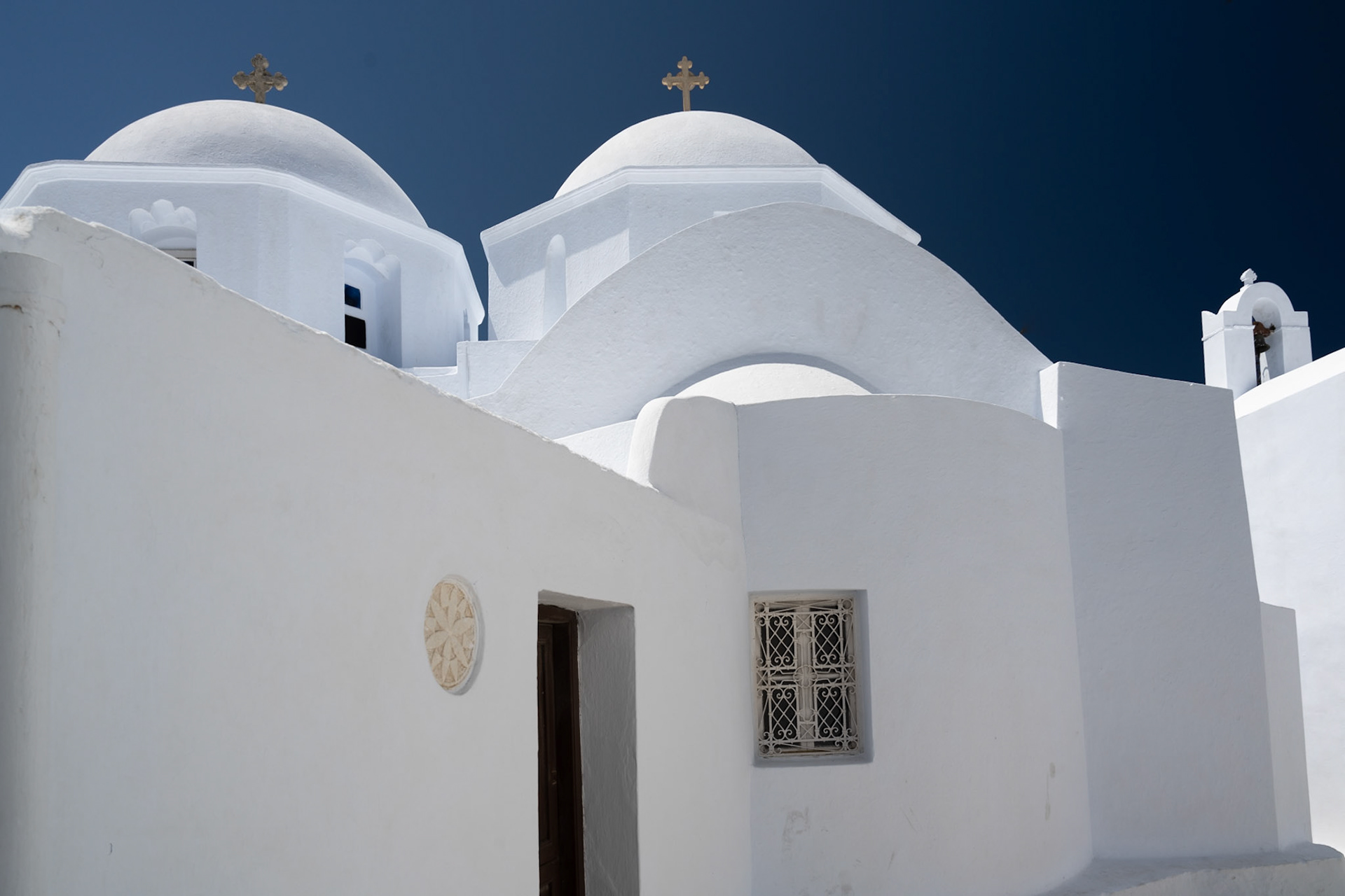 Love the monochromatic architecture of the Cyclades