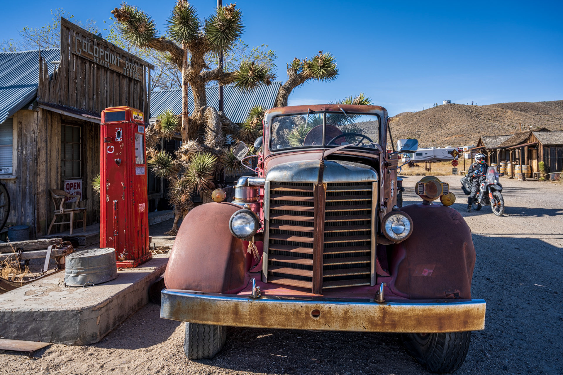 Waiting in front of the gas pump and Post Office. The Joshua tree dives in it!