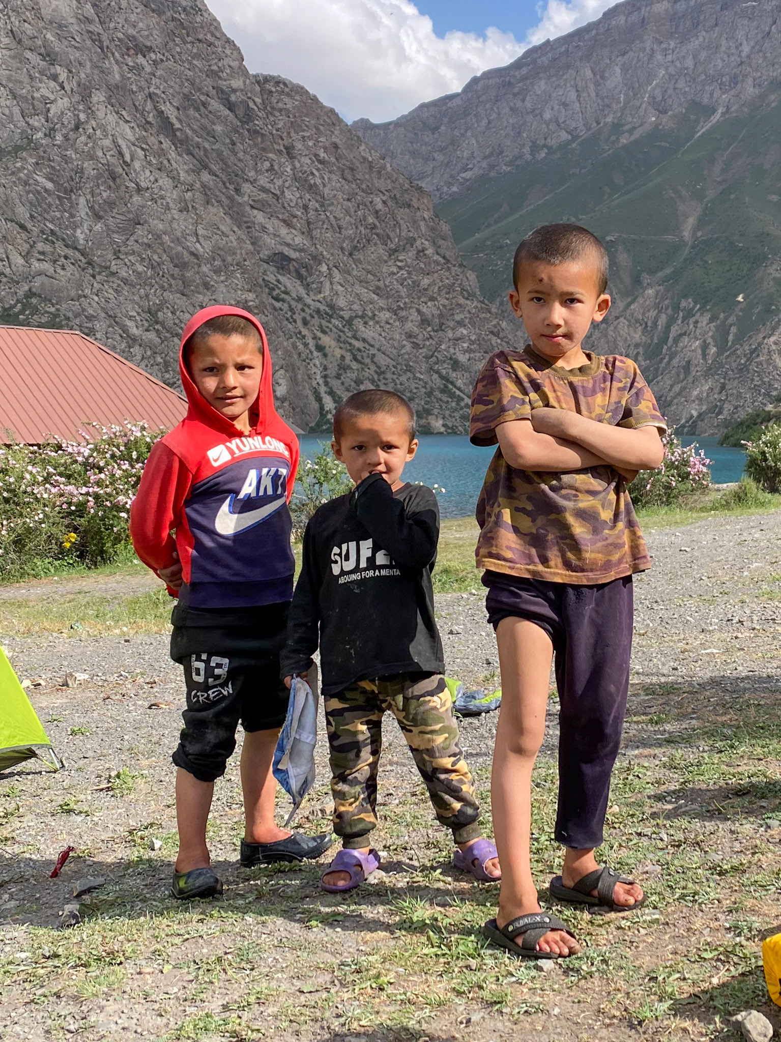 After a group with donkeys made a halt by the lake, these 3 kids came to see us