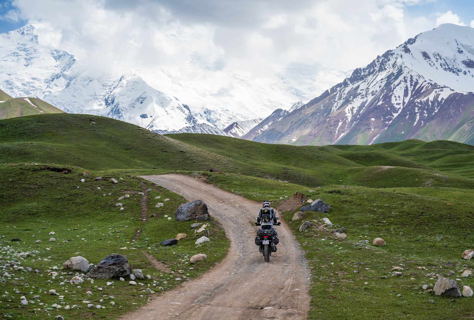 Making our way South, towards the mighty Lenin Peak