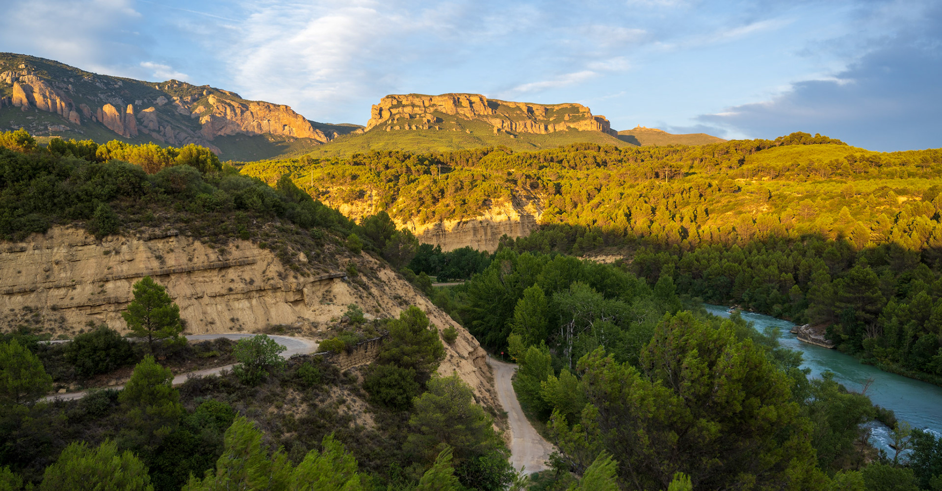 Camping by the river, in Murillo de Gállego
