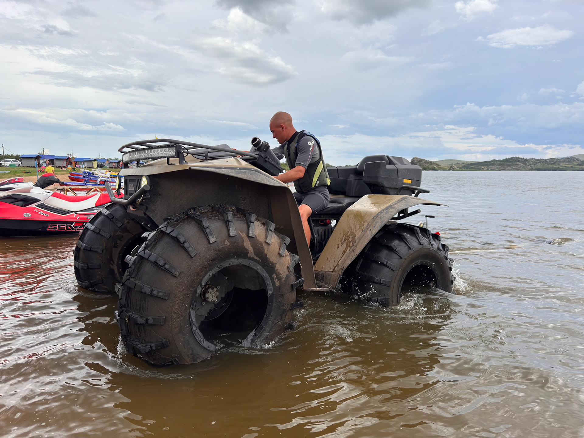 Russians have crazy vehicles like this oversized ATV!