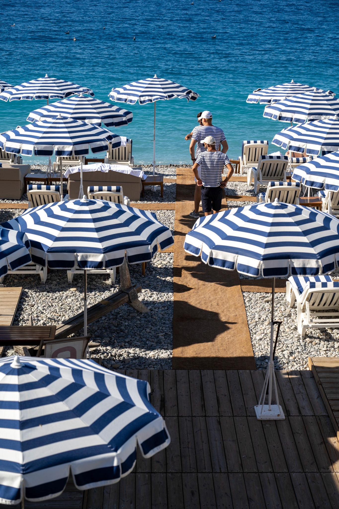 Is there a theme? at Nice La Promenade Des Anglais