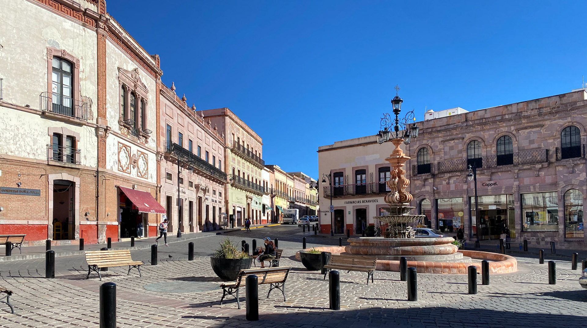 Fuente de los Faroles is more animated on the evenings