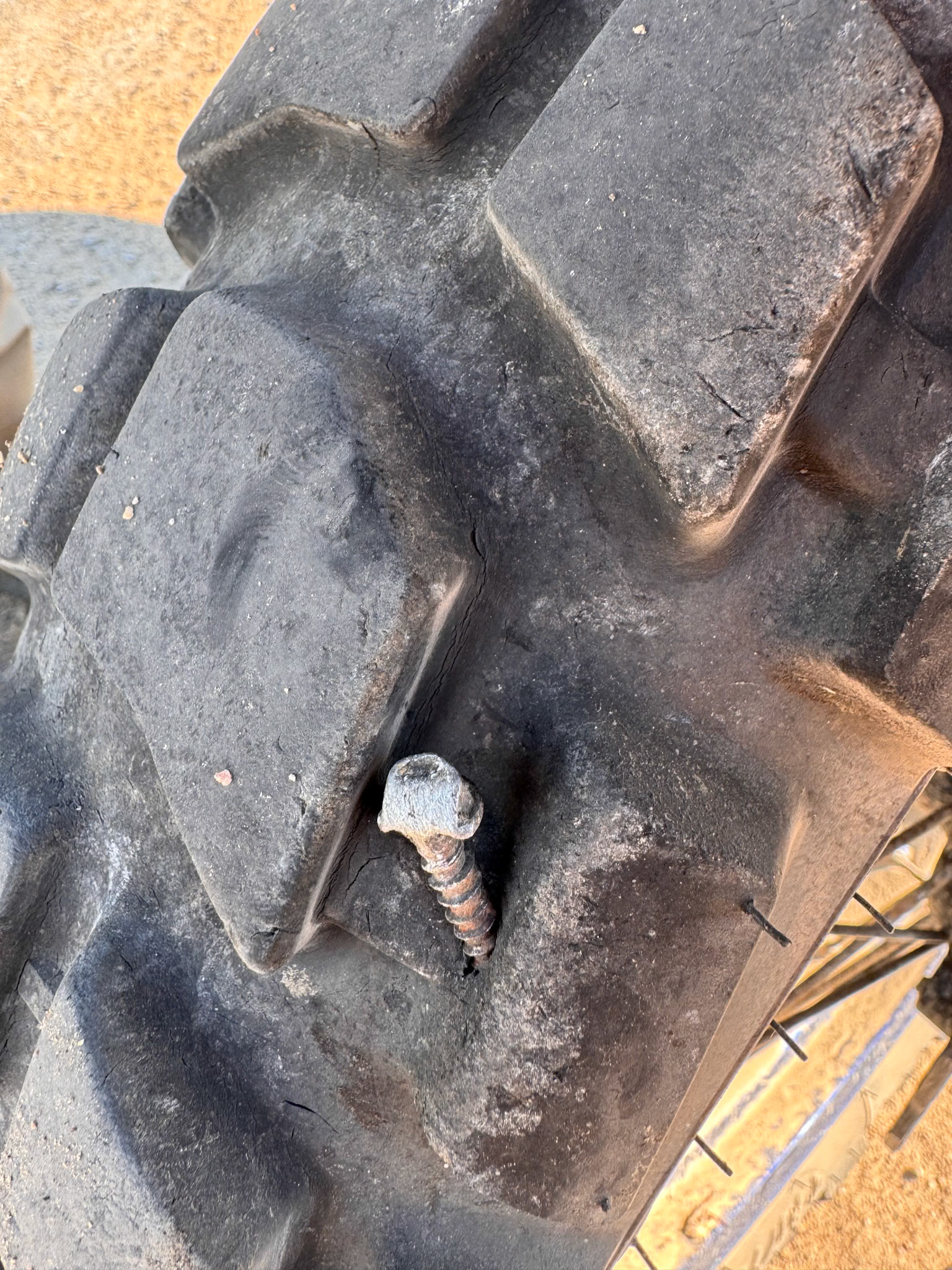 The screw (it was twice longer) that could have made a long day even longer 😱