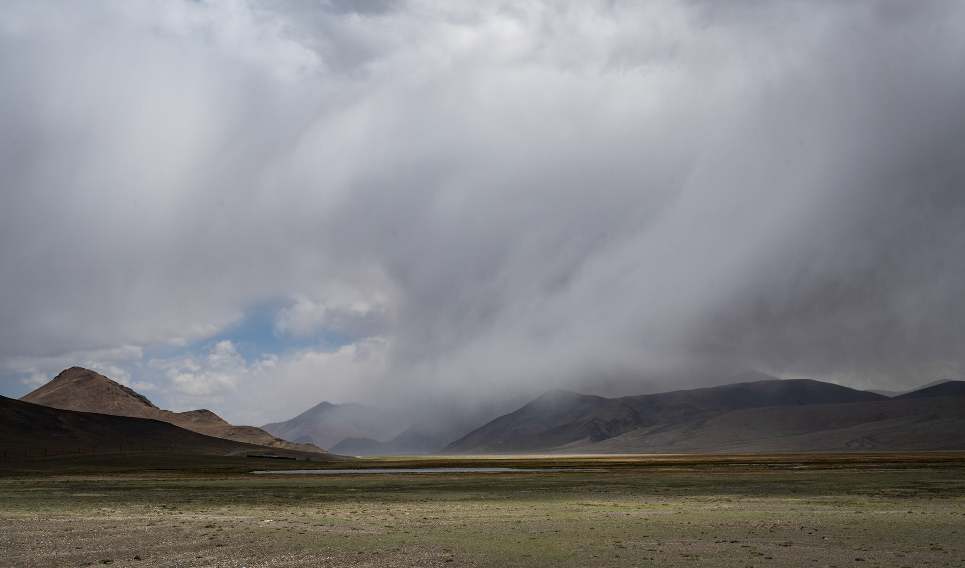 When the clouds compete with the mountains