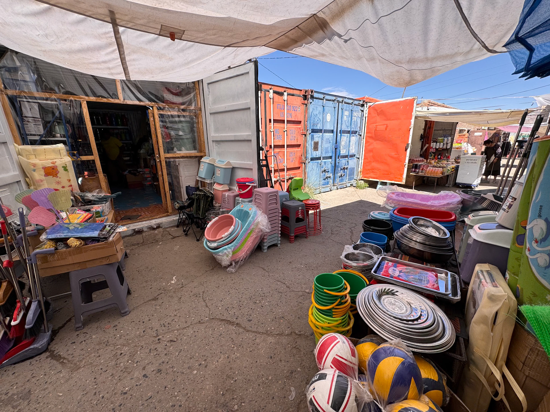 The bazaar was pretty big and it's always fun to wander in its alleys