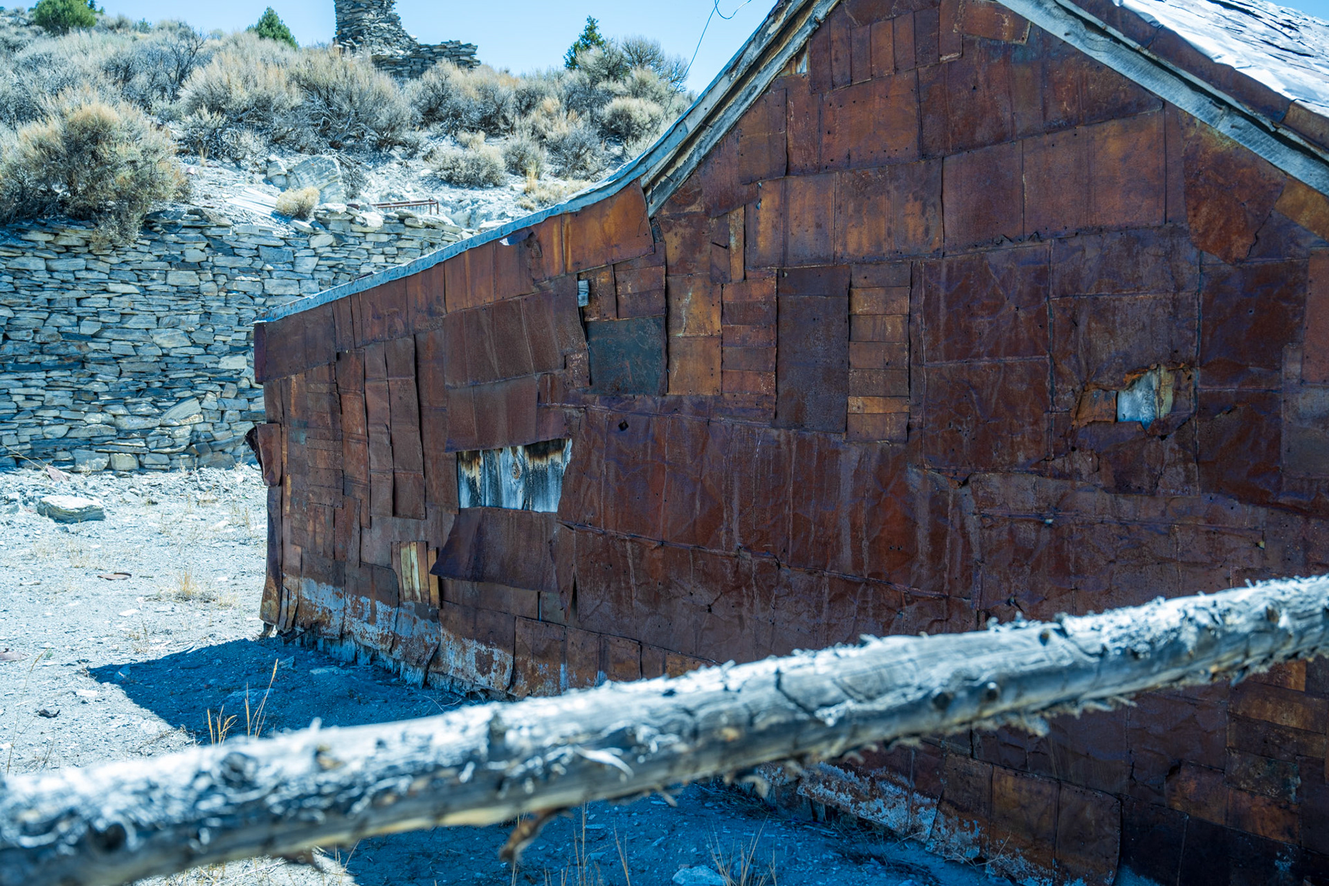 Wood, rusted steel and stones