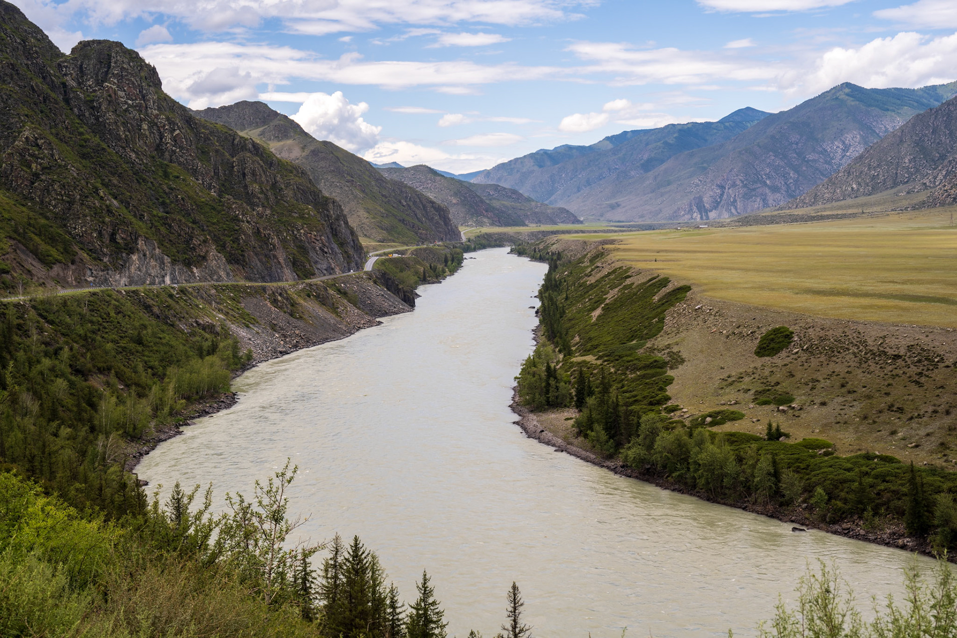 The road followed closely this massive river