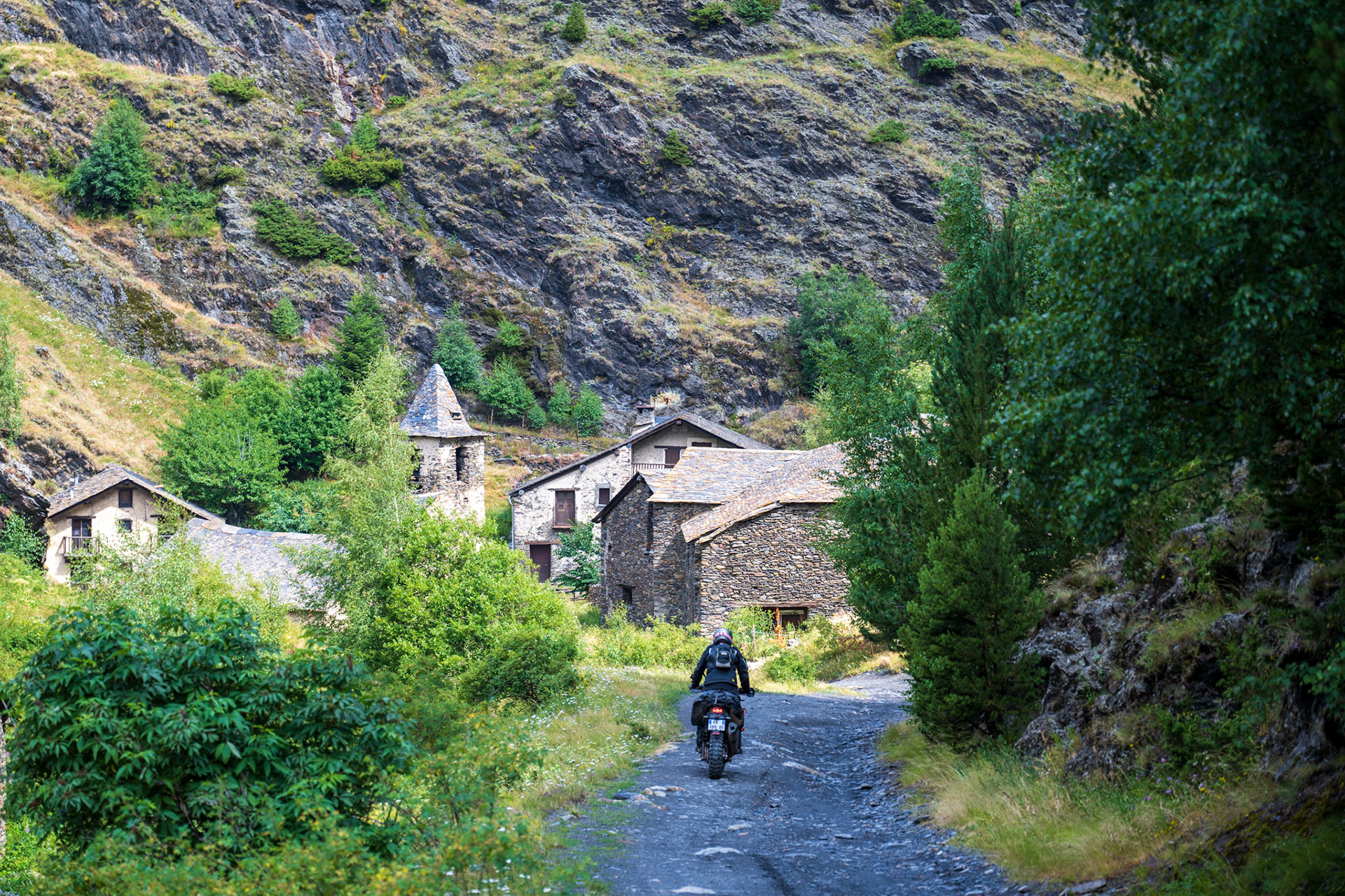 Reaching the very small Tor village at the bottom of the valley