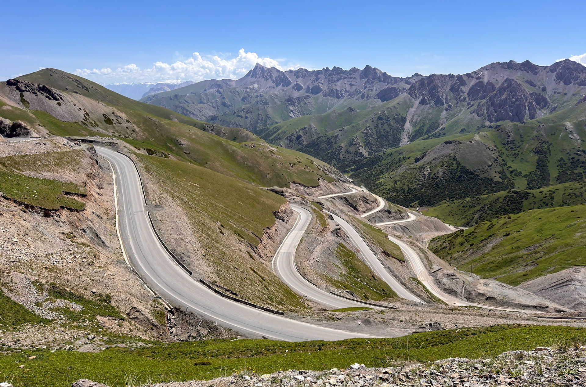 The switchbacks after Taldyk Pass