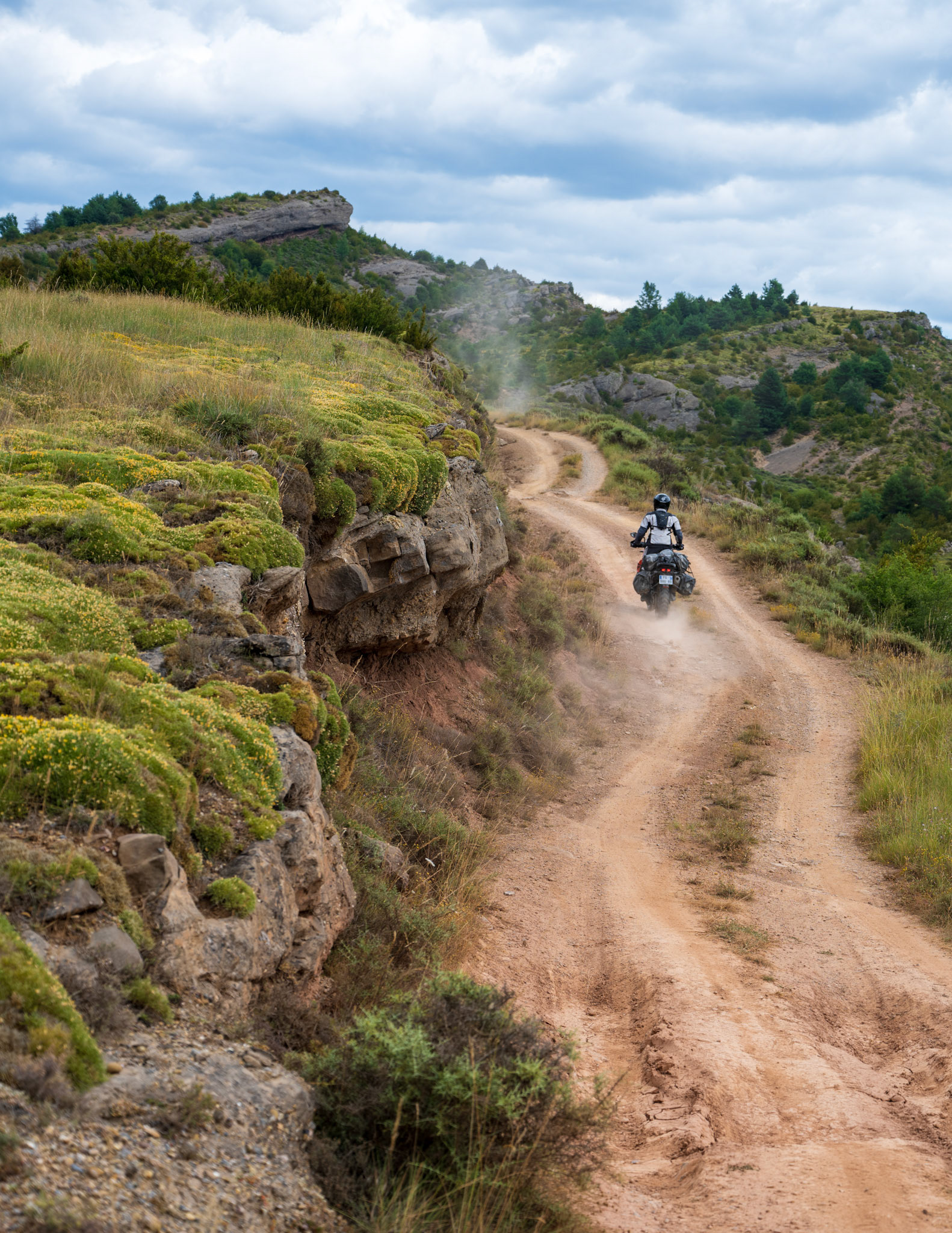 Riding on the edge of Parque Natural de la Sierra y los Cañones de Guara