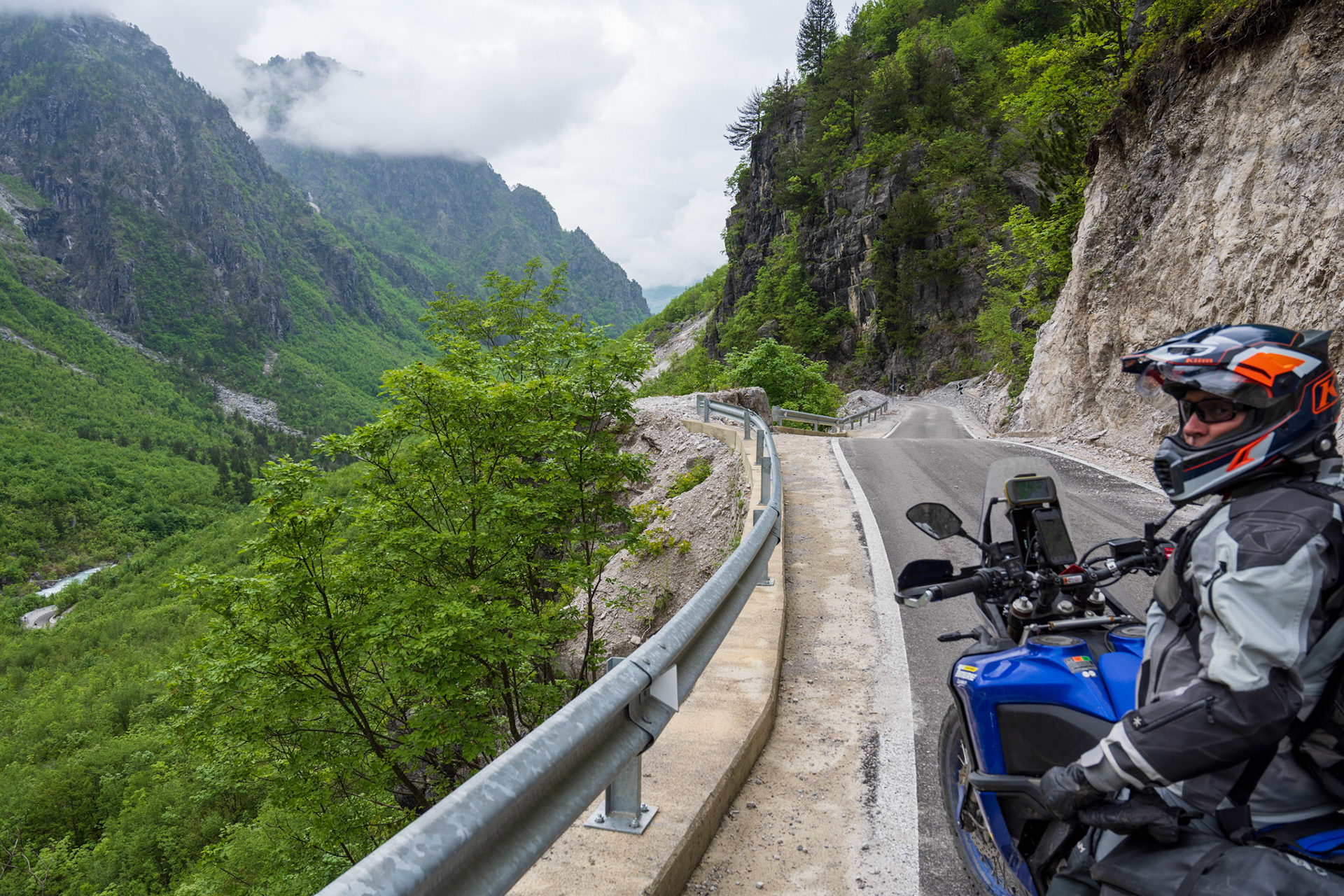 The narrow but spectacular road from Theth to Nderliza