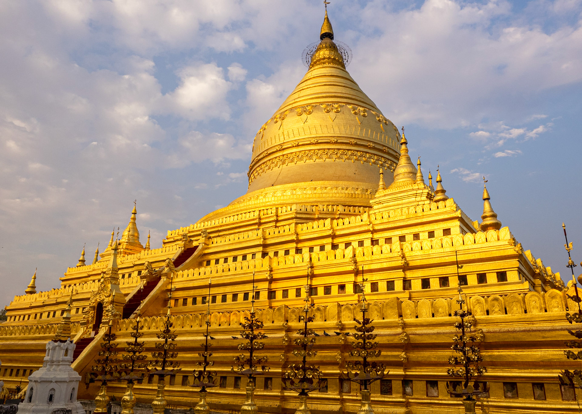 Shwezigon Pagoda, Nyaungu