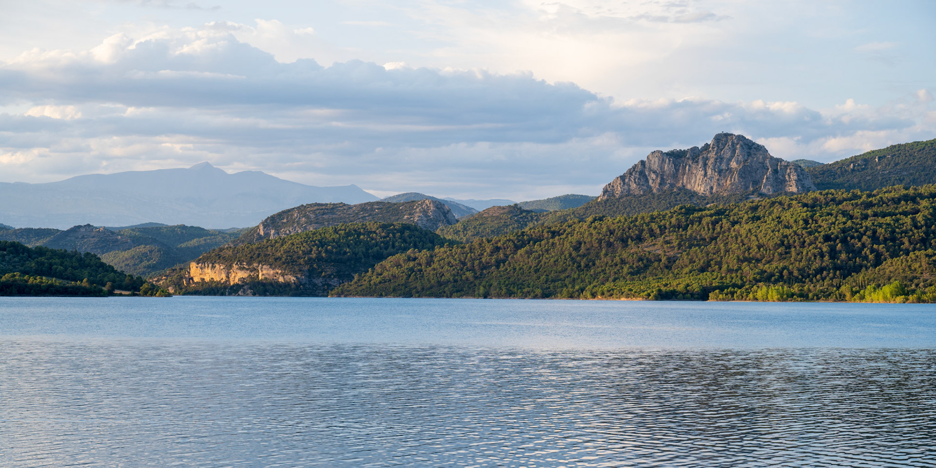 Camping by the Ambalse del Grado