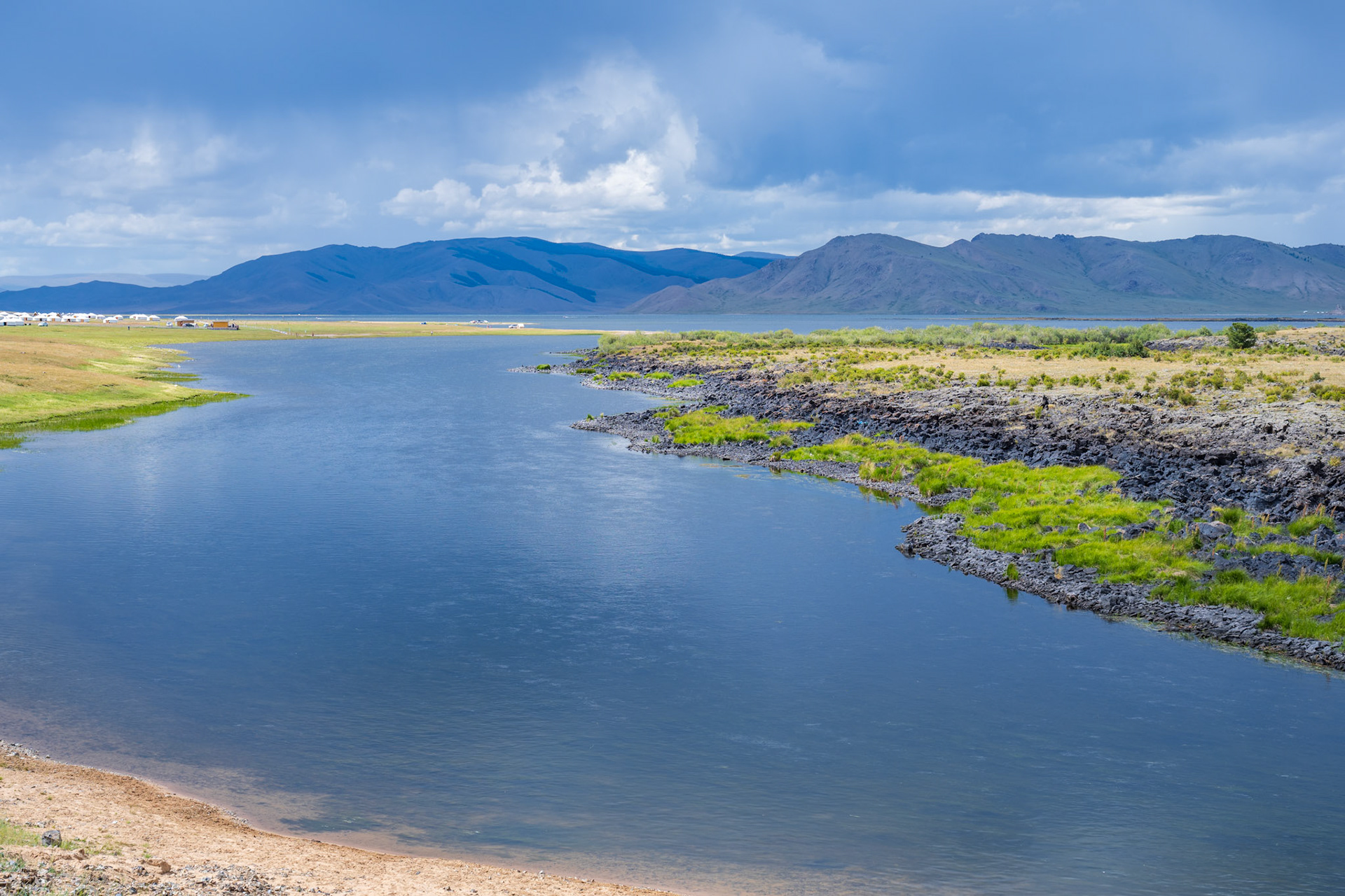 Chuluut river and the first volcanic stones we've seen in Mongolia