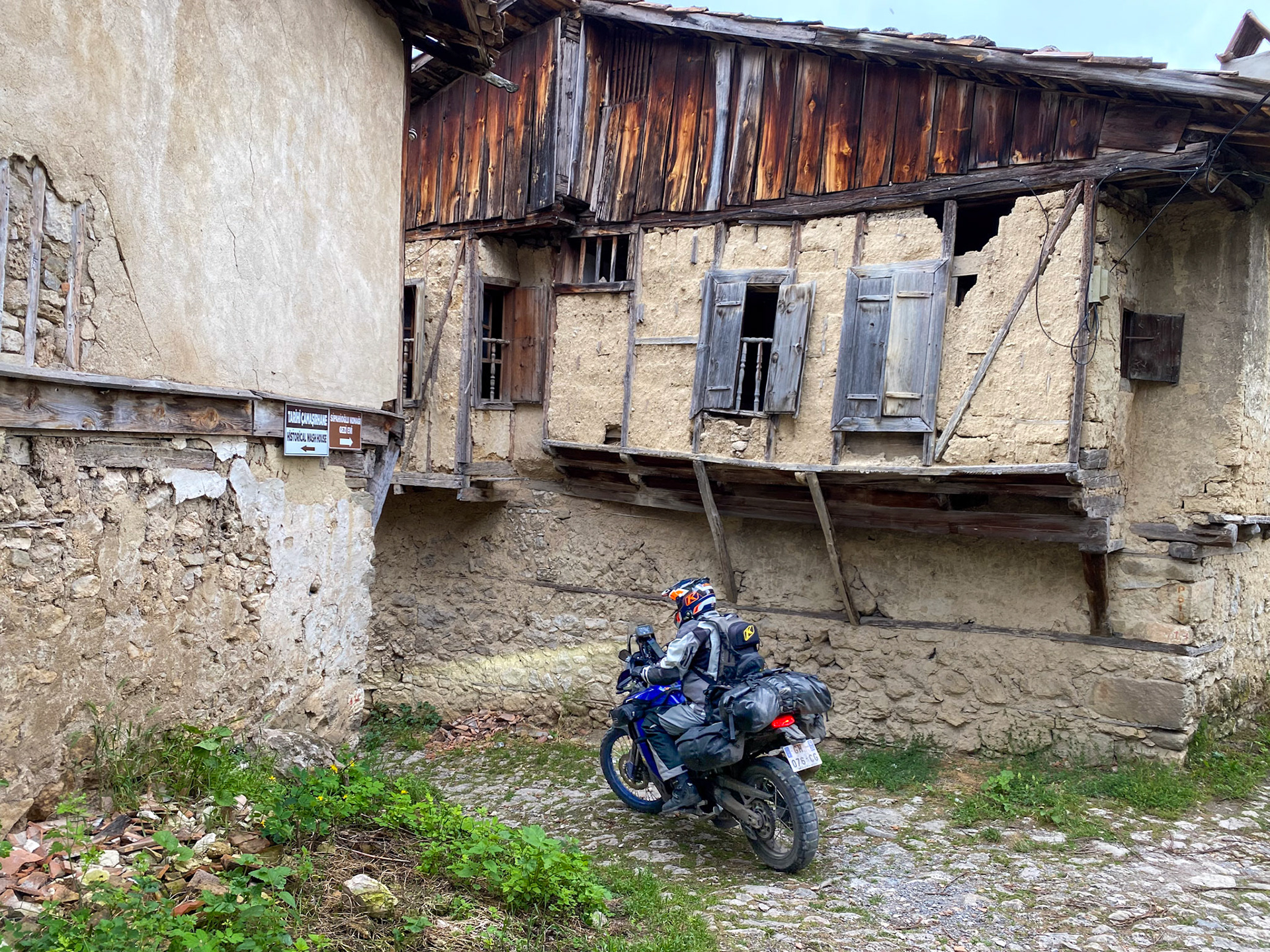 Dirk navigates the cobblestone streets of Yörük Köyü