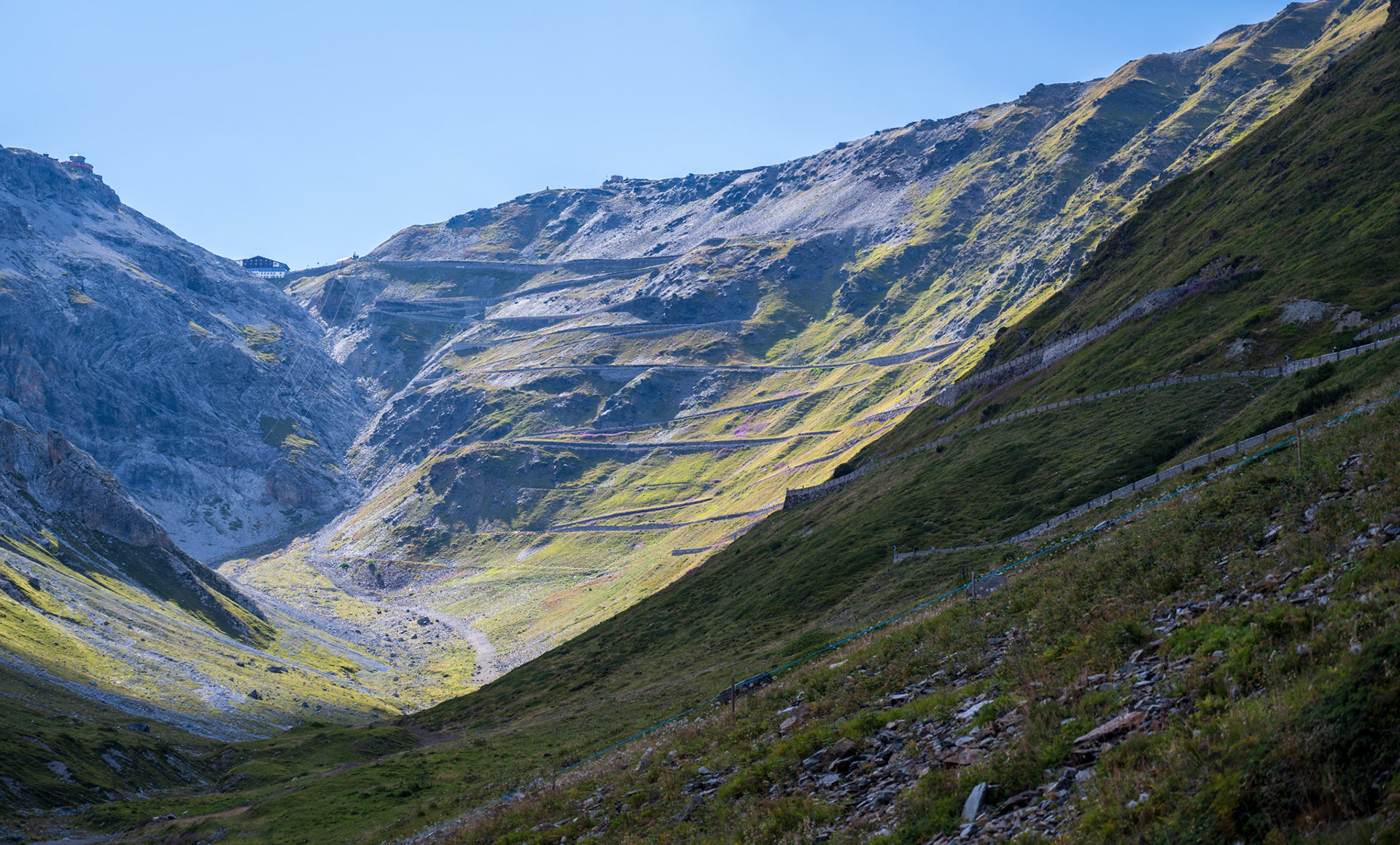 3 passes and 3 countries in 3 hours! Italy 🇮🇹, Austria 🇦🇹, Switzerland🇨🇭 Stelvio, Umbrail, Reshen