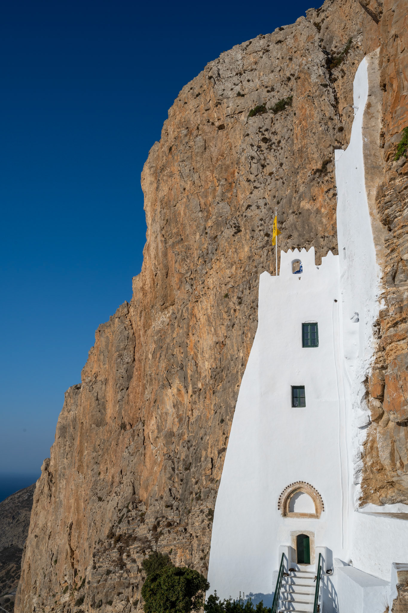 The view from the East shows how narrow the whole building is (5 m inside)