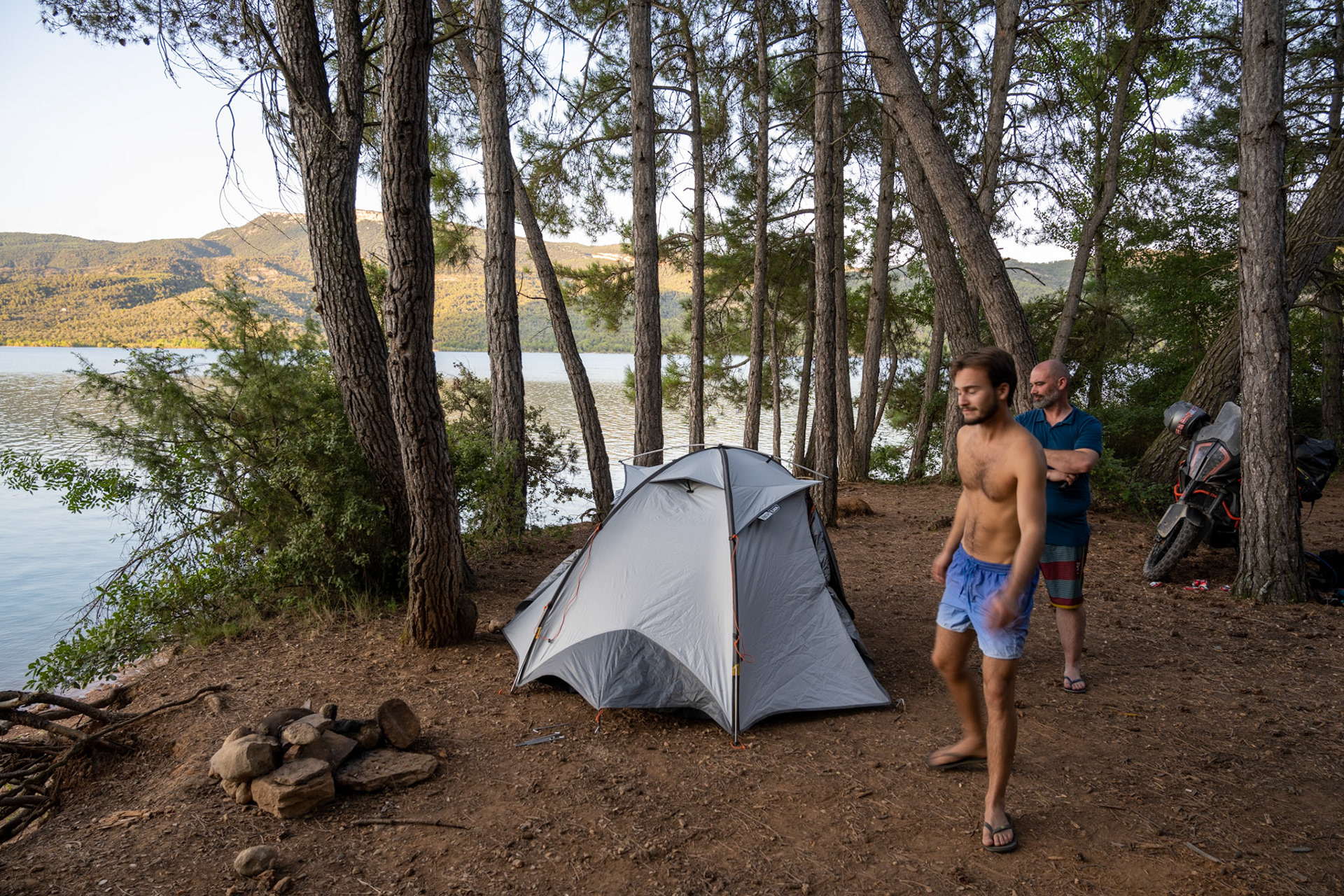 Camping by the Ambalse del Grado
