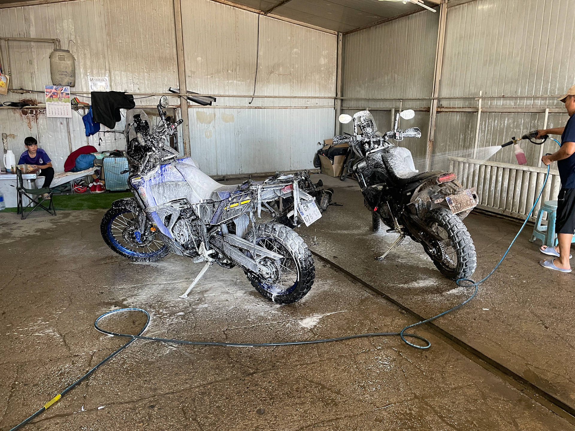 Having someone wash your bike, especially when they are so filthy was pure joy 😄