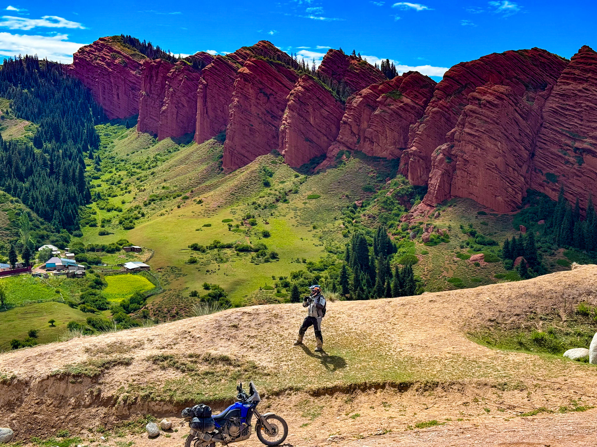 Jeti Oguz (7 bulls) rock formation. (Pic by Vincent)