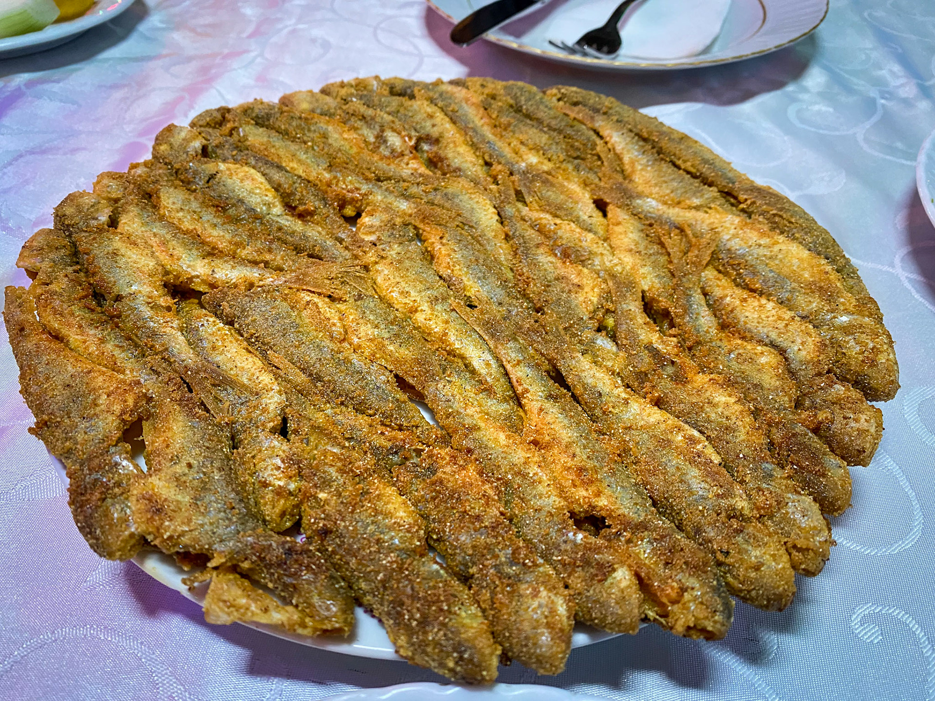 No menu, no English, so the owner of the boat restaurant brought us a plate with 3 different kinds of small raw fish and we choose the what looked like a striped red mullet. It was perfectly cooked and delicious.