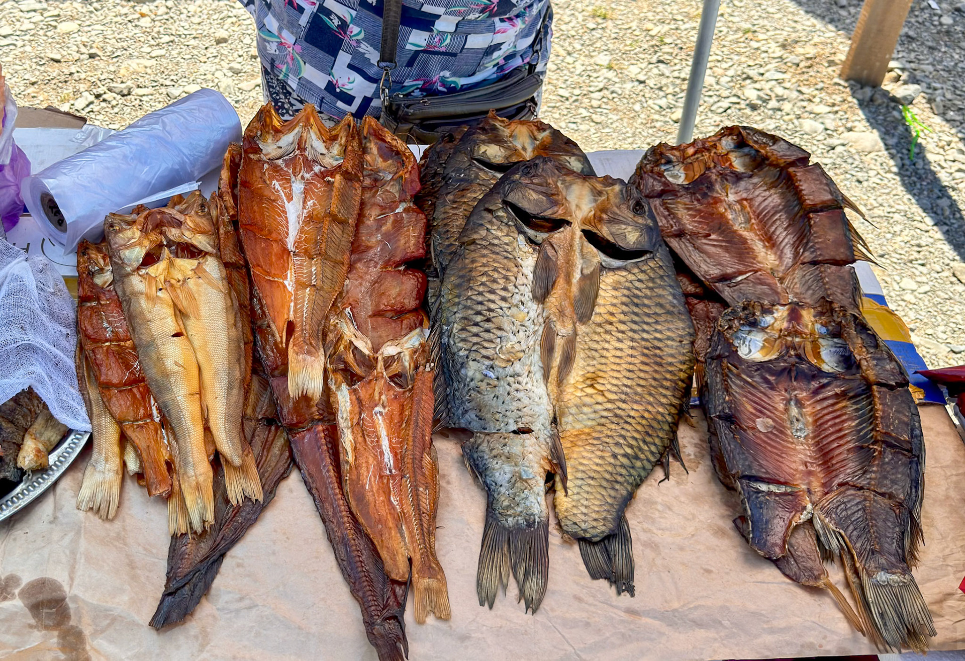Street food by the beach. Not the most tempting with this heat!