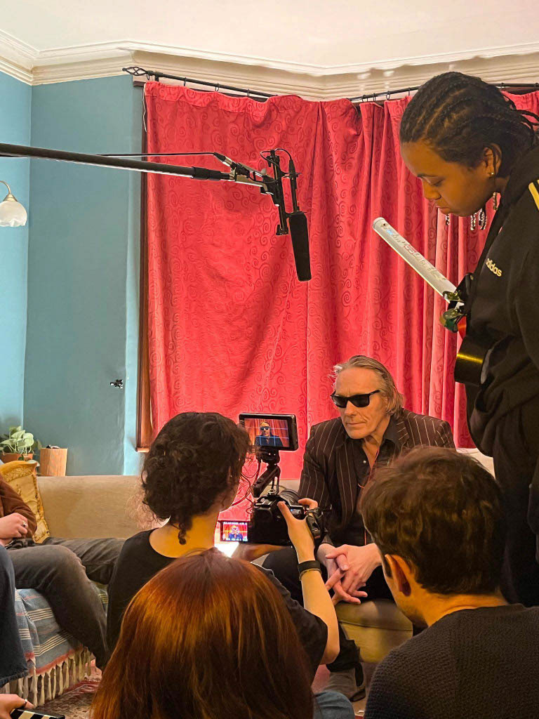 Shooting a scene with Extras