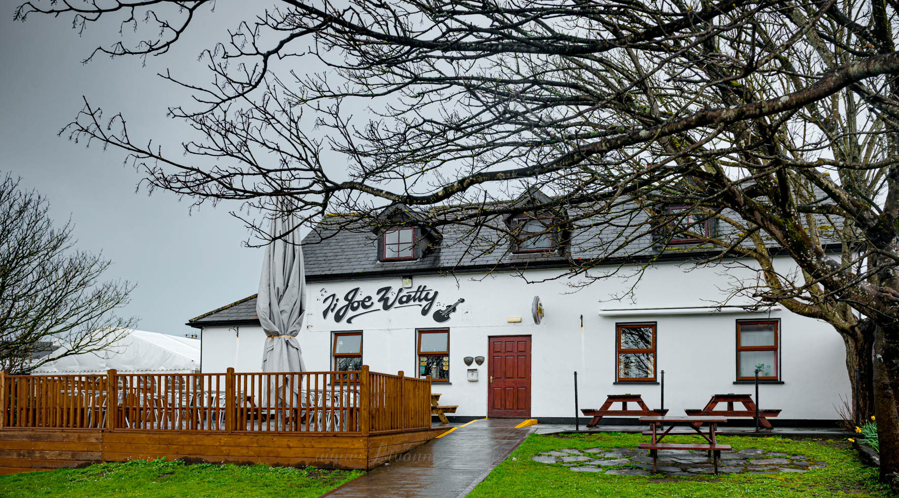 Ti Joe Watty's Bar