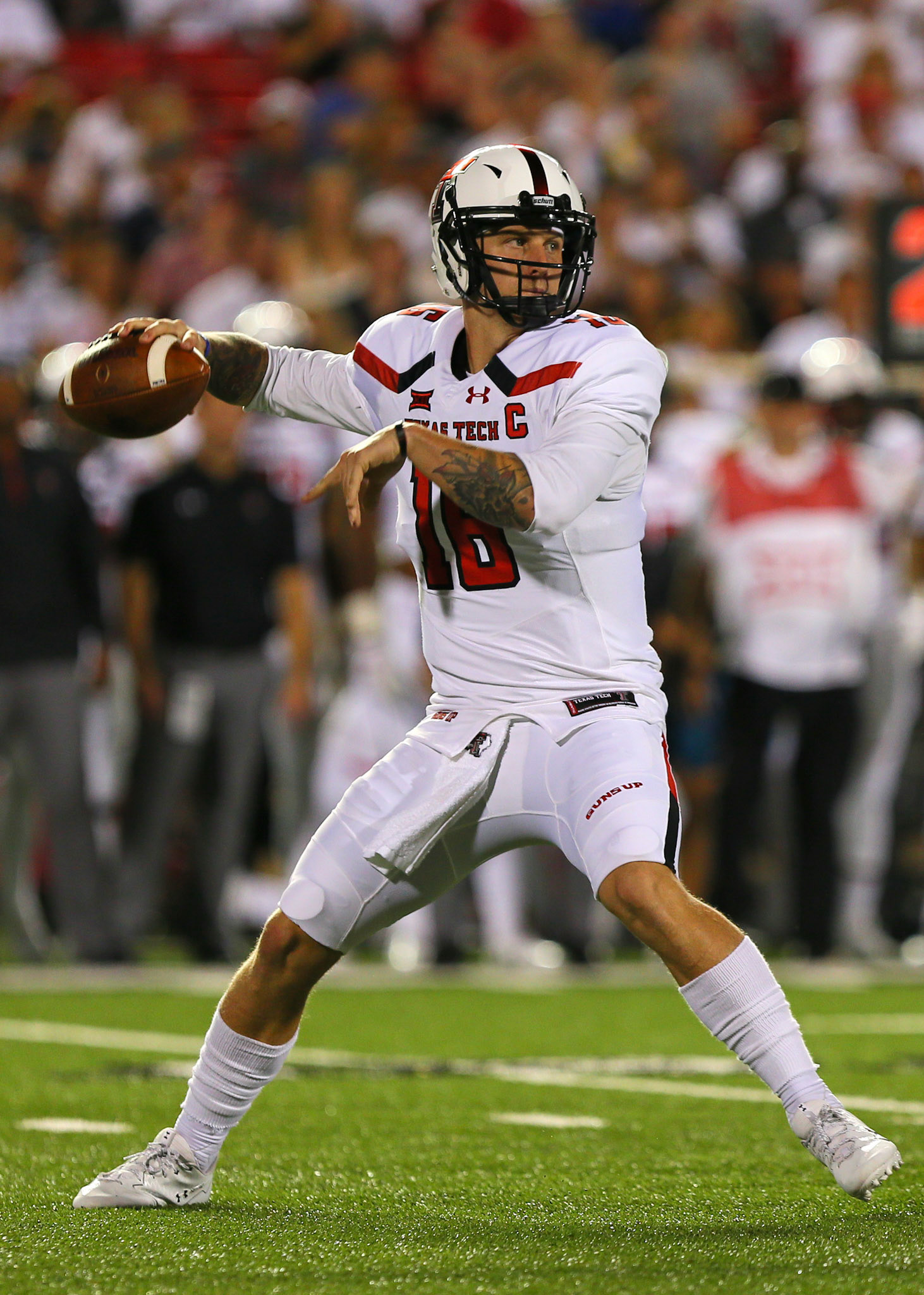 LUBBOCK, TX - SEPTEMBER 16: Texas Tech quarterback Nic Shimonek (16) drops back to pass during the Texas Tech Raider's 52-45 victory over the Arizona State Sun Devils on September 16, 2017 at Jones AT&amp;T Stadium in Lubbock, TX. (Photo by Sam Grenadier/Icon Sportswire)