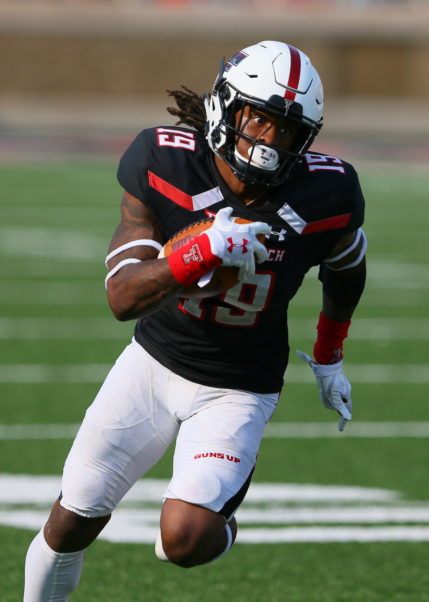 LUBBOCK, TX - SEPTEMBER 02: Texas Tech defensive back Willie Sykes (19) runs down field to score a touchdown after intercepting the ball during the Texas Tech Raider's 56-10 victory over the Eastern Washington Eagles on September 2, 2017 at Jones AT&amp;T Stadium in Lubbock, TX. (Photo by Sam Grenadier/Icon Sportswire)