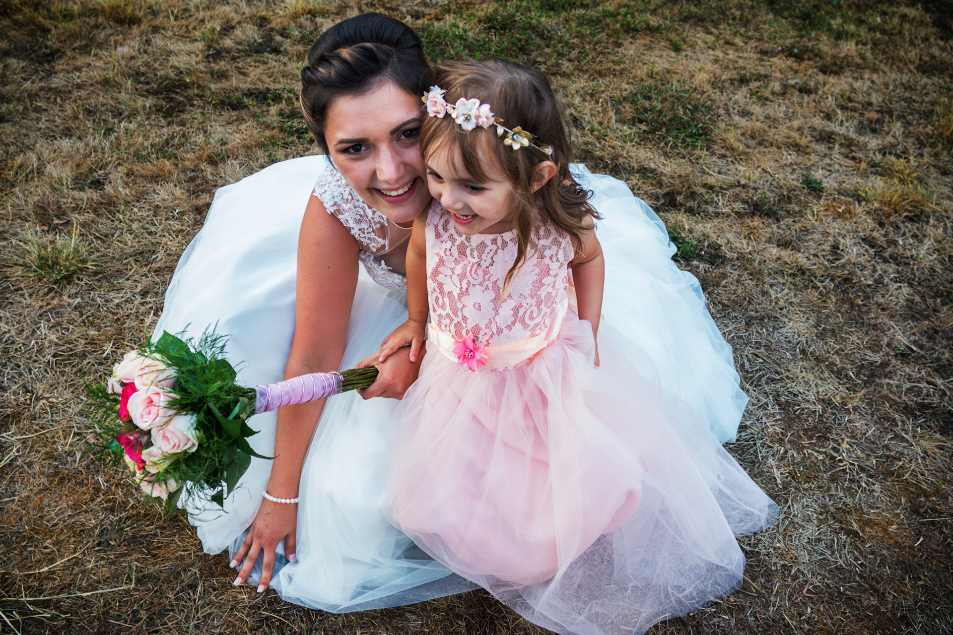 Mariage - La mariée et une invitée