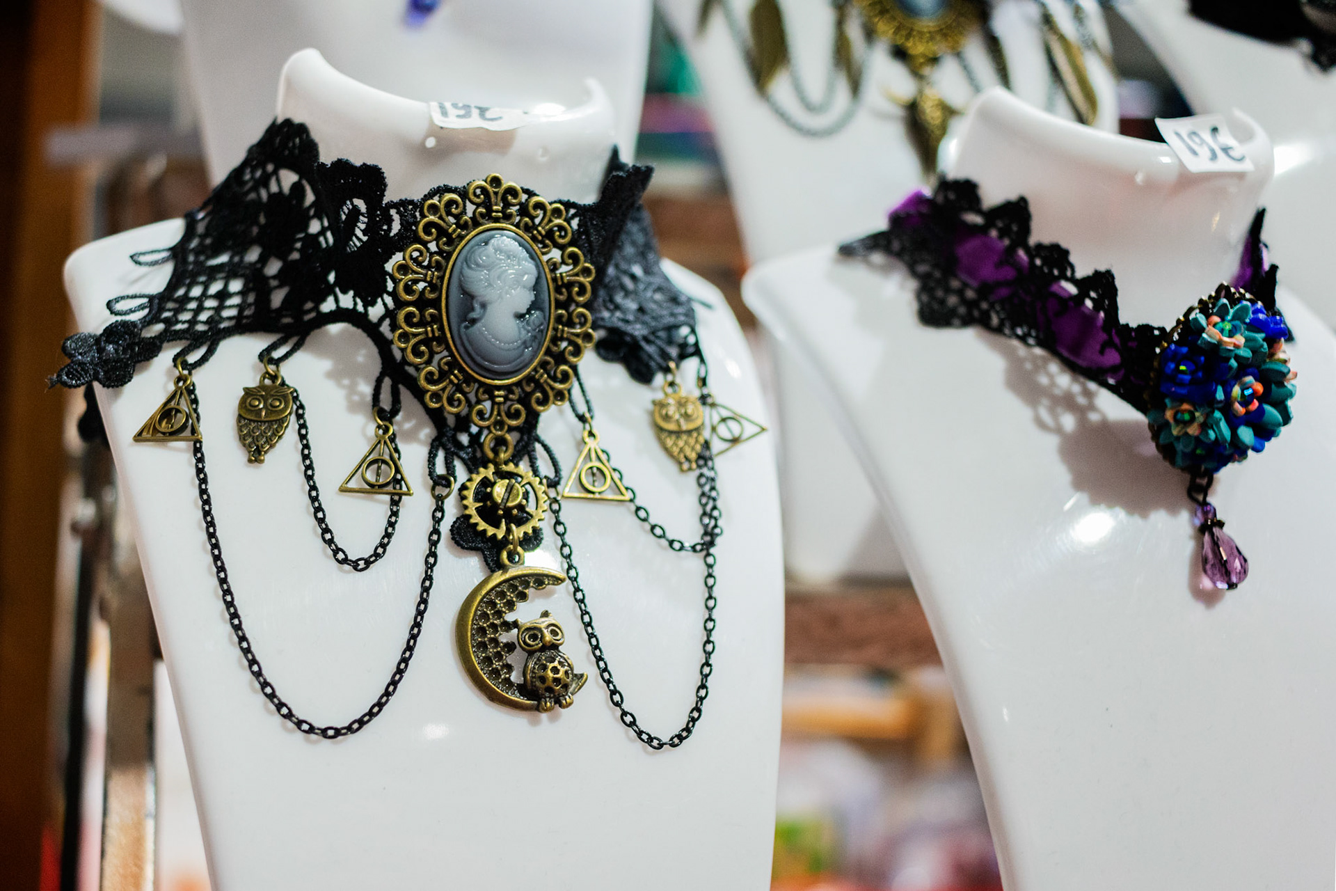 Collier exposé