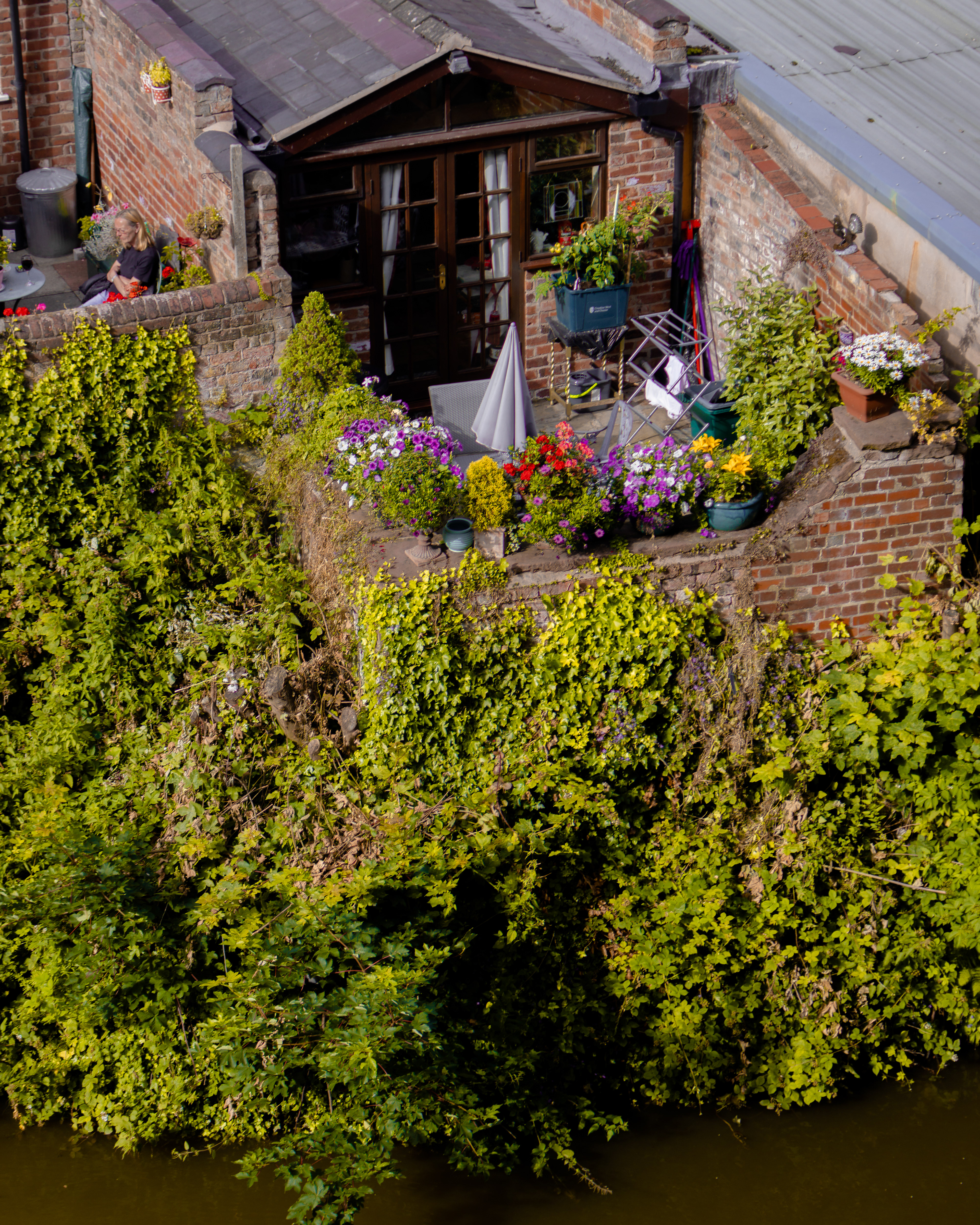 Coyyage Greenery outside the castle motte