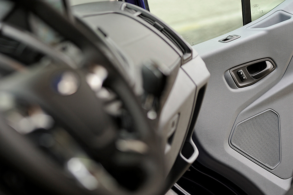 © SOLUTION UTILITAIRES / Arnaud HEBERT