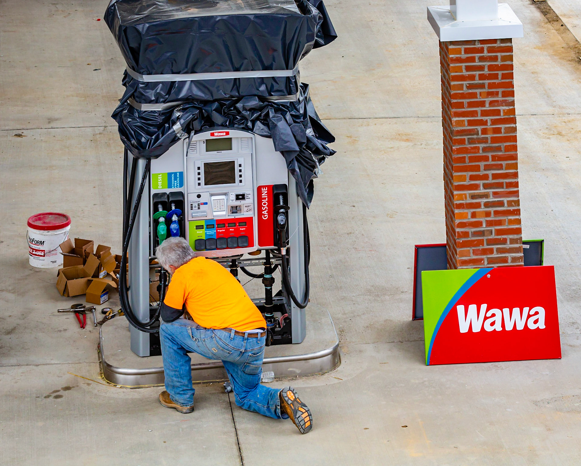 Gas pump installation