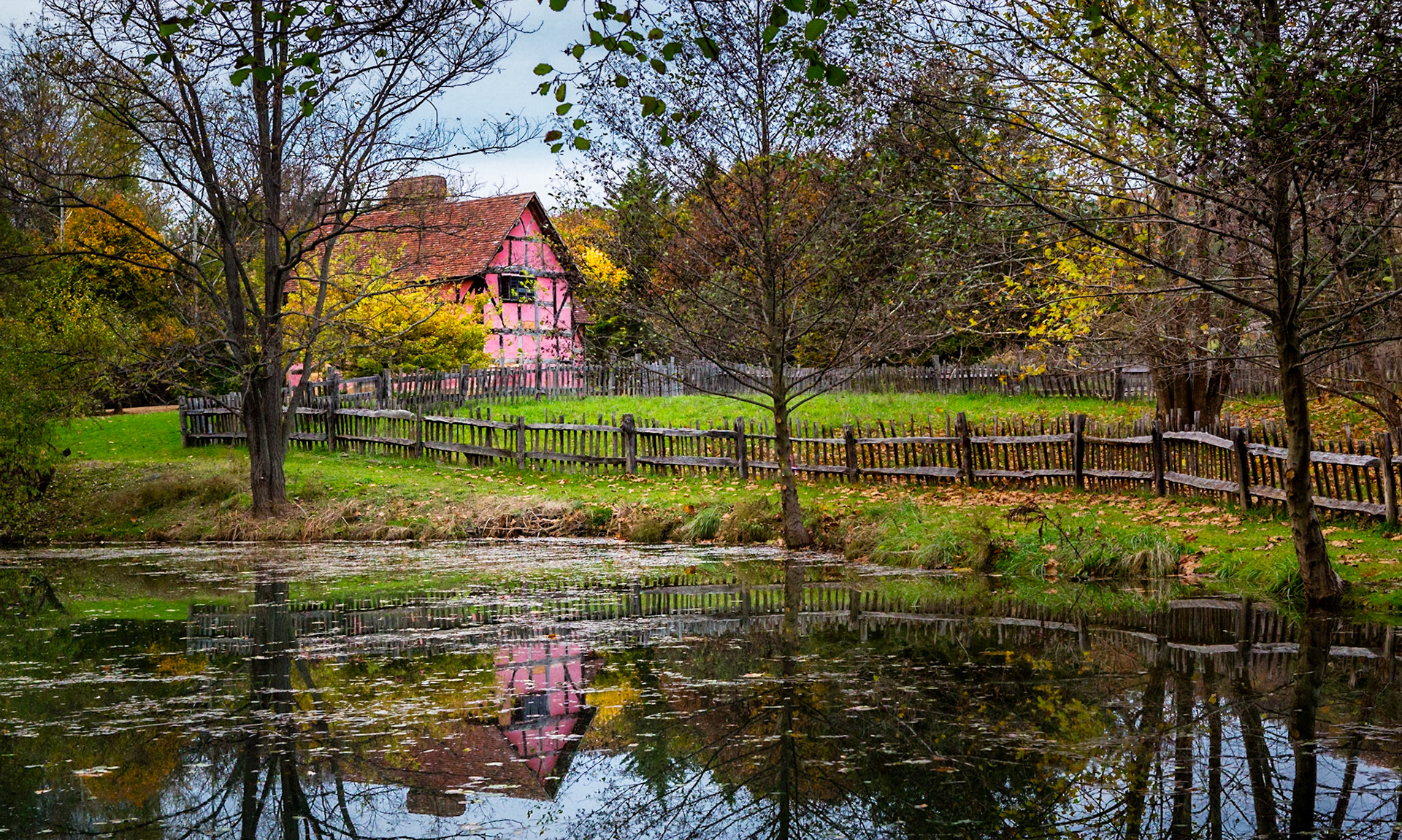 1600s English Farm house and pond at Frontier Culture Museum
