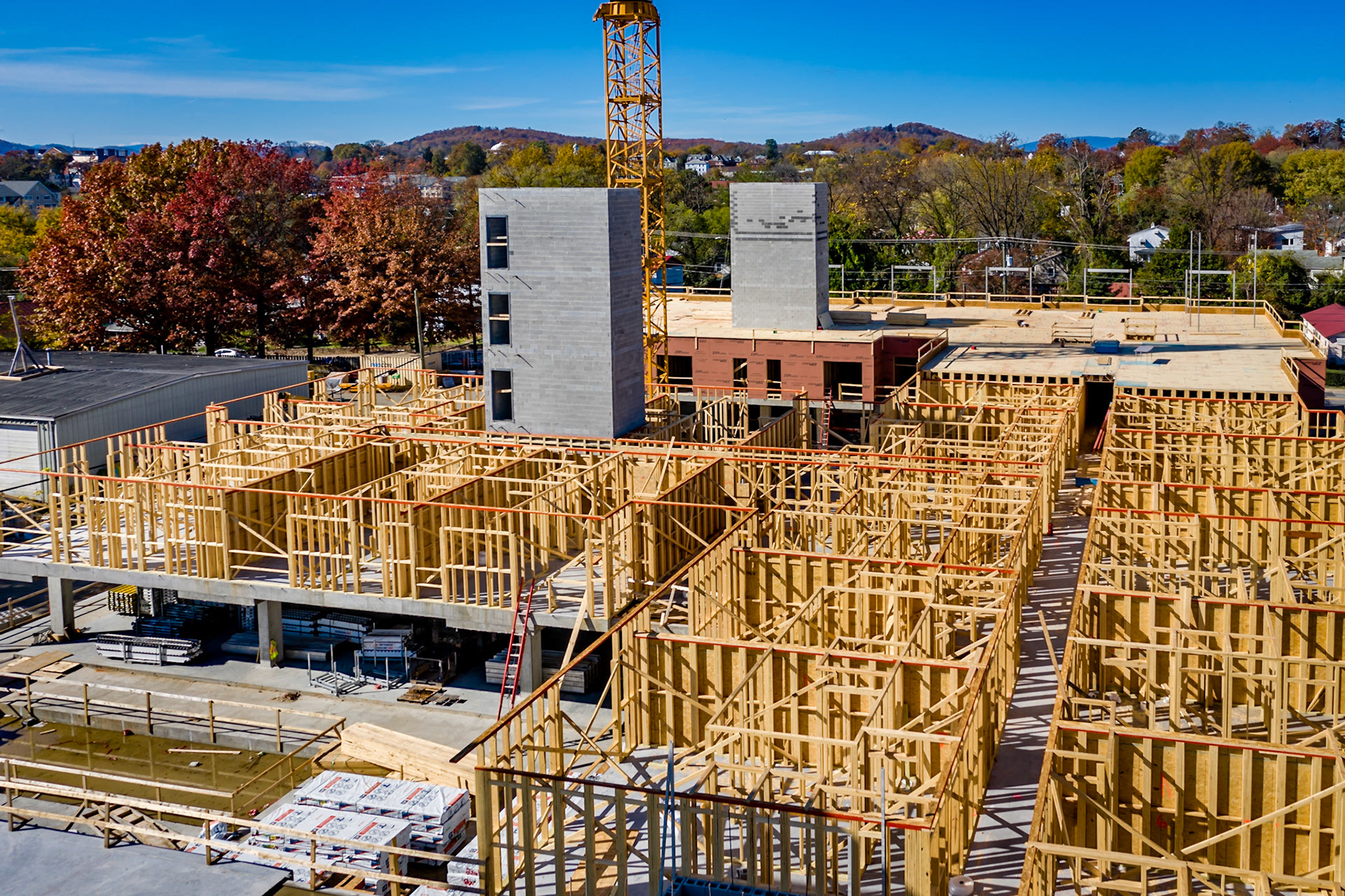 Towering crane at the 10th &amp; Dairy Market Apartments construction site