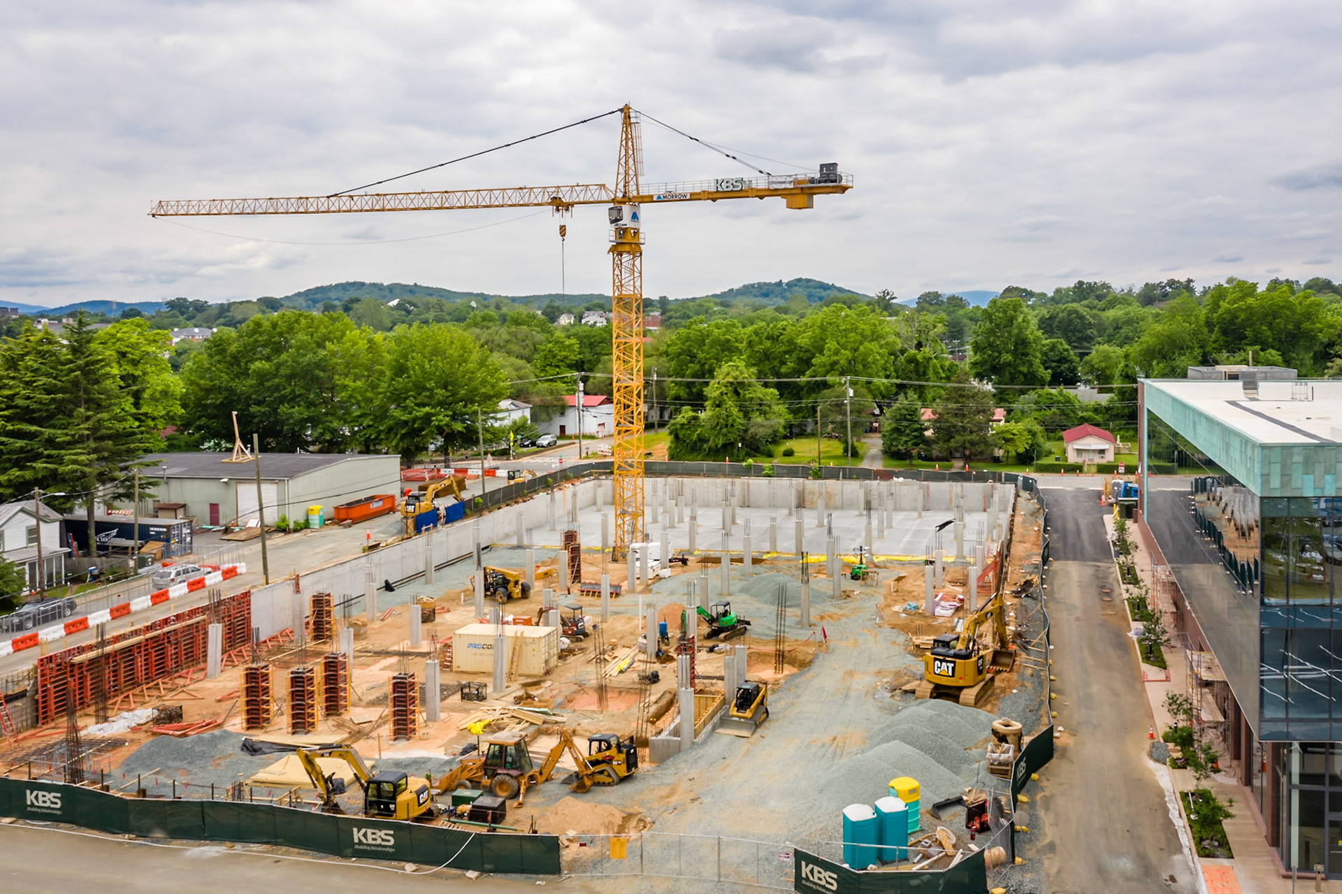 Towering crane at the 10th &amp; Dairy Market Apartments construction site