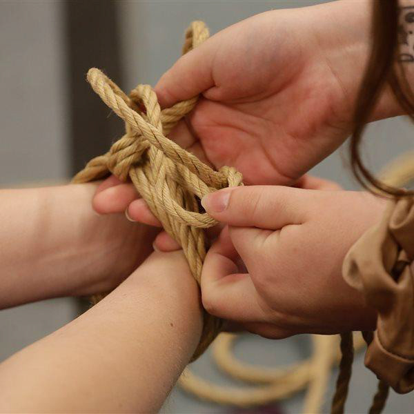 shibari-modern-knot