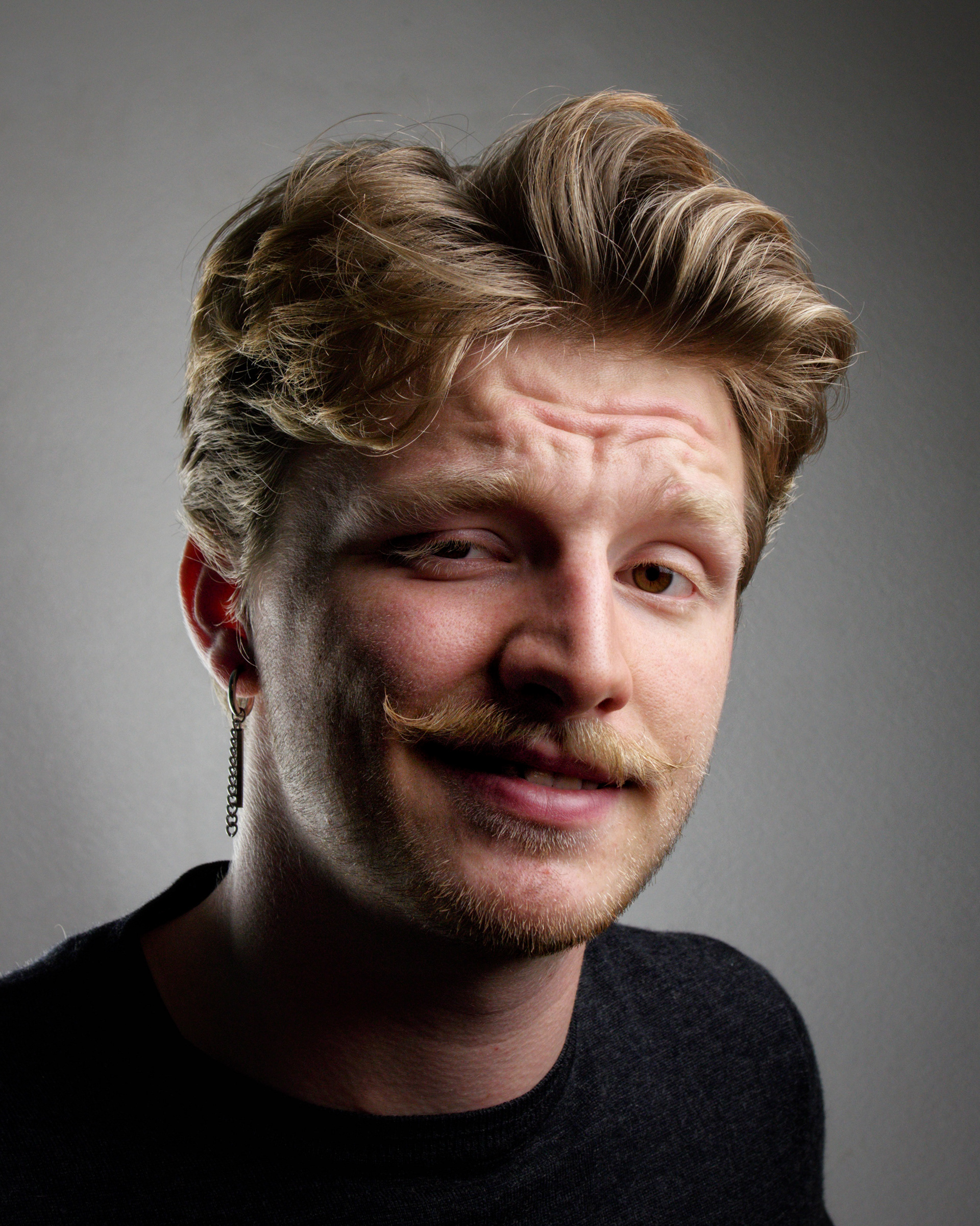 Oui, c'est moi. Promis la moustache est moins longue maintenant :)