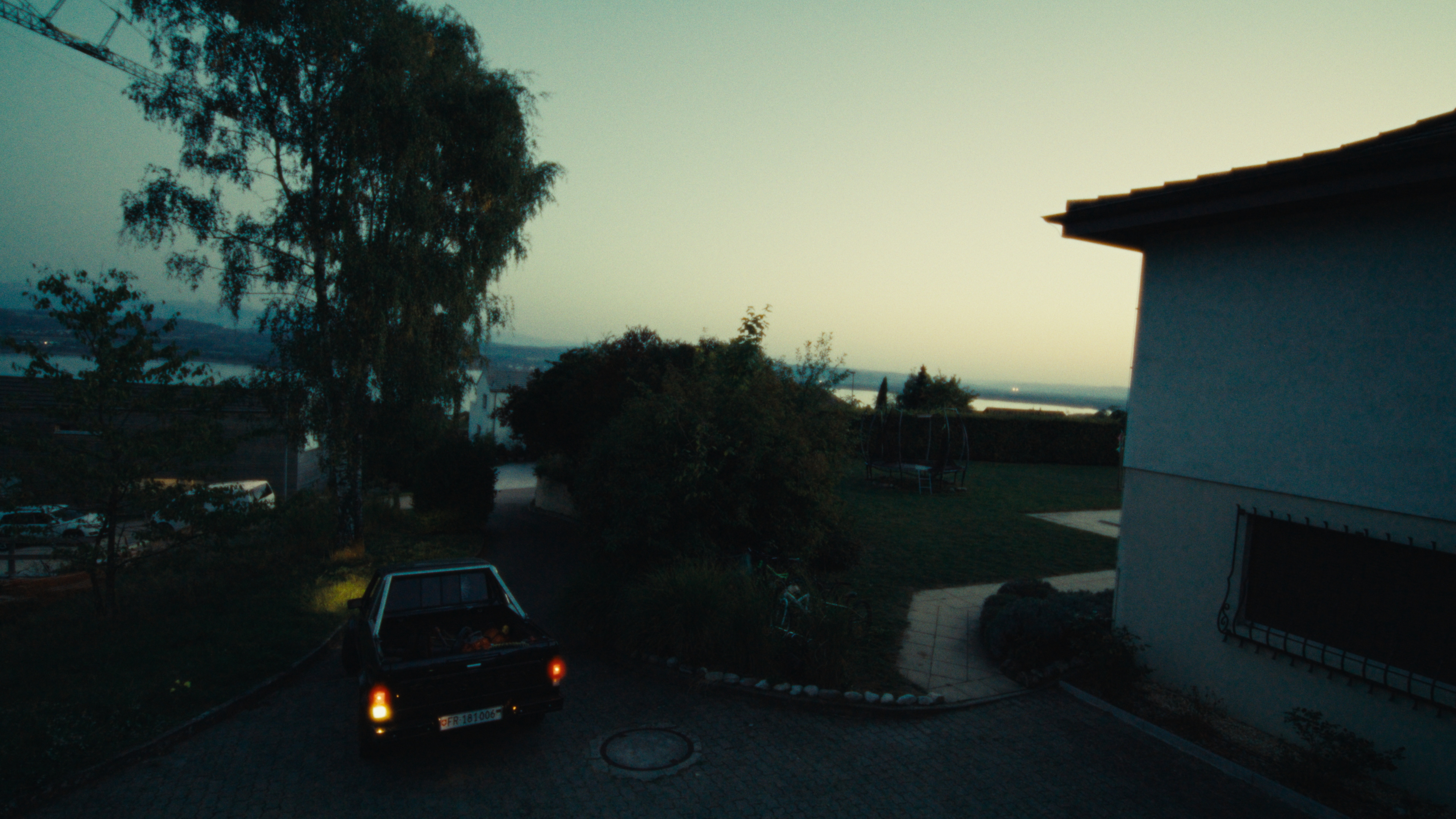 jacob muller a car is arriving in the halley of a beautiful house spec ad for lovelife