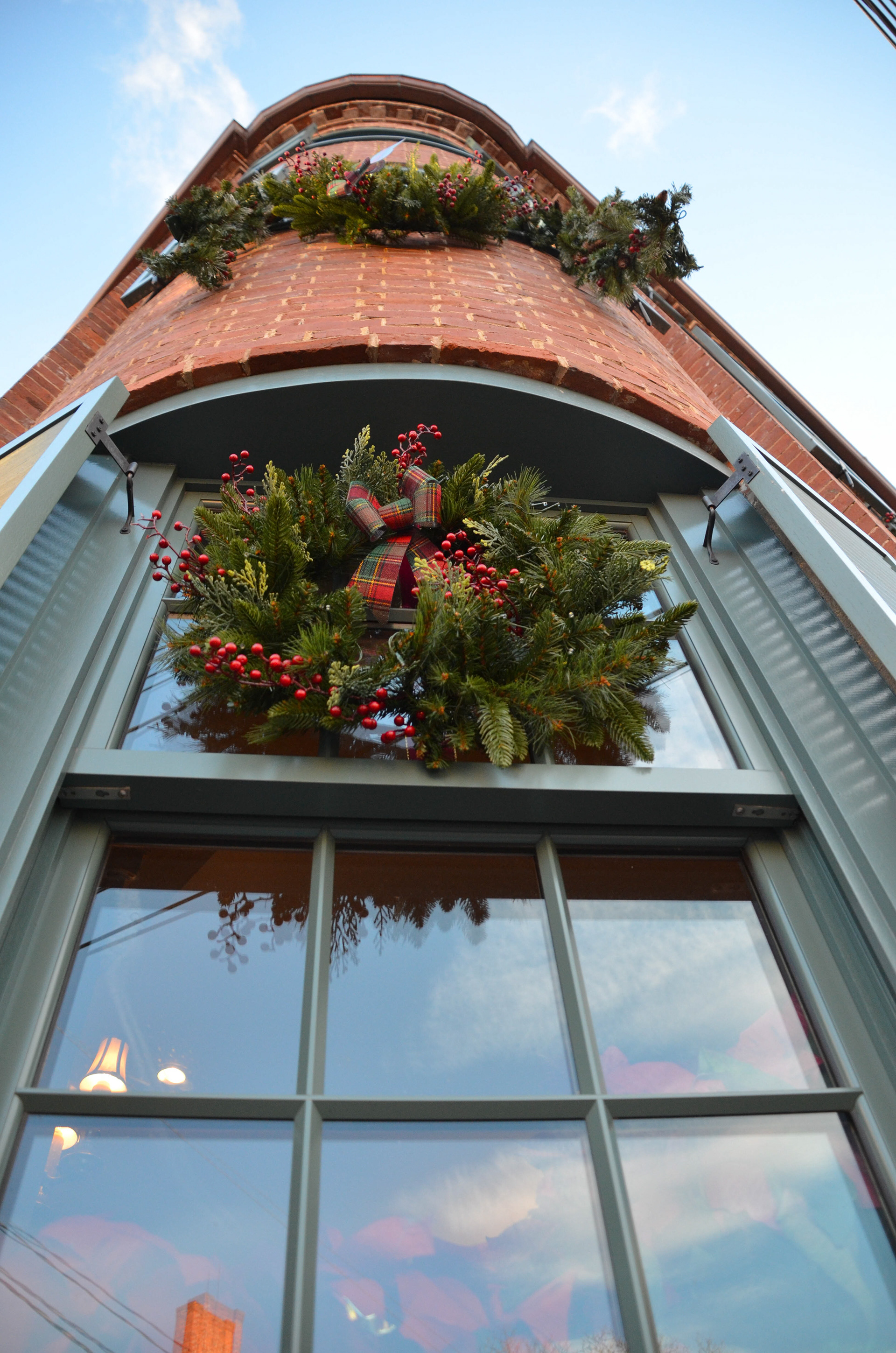 Building on the corner of Congress Street and Chapel Street