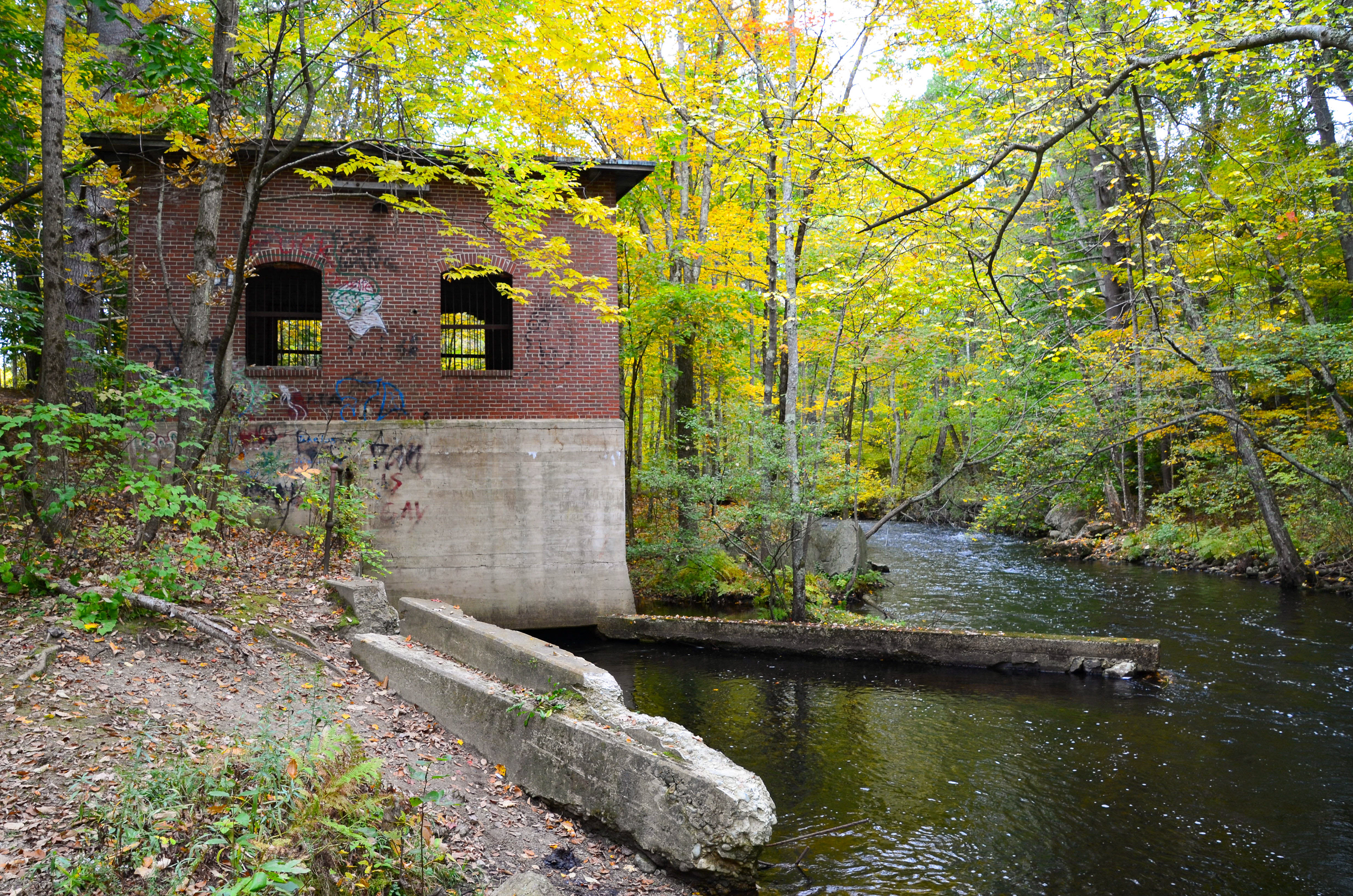 Abandoned Building on Merrymeeting River