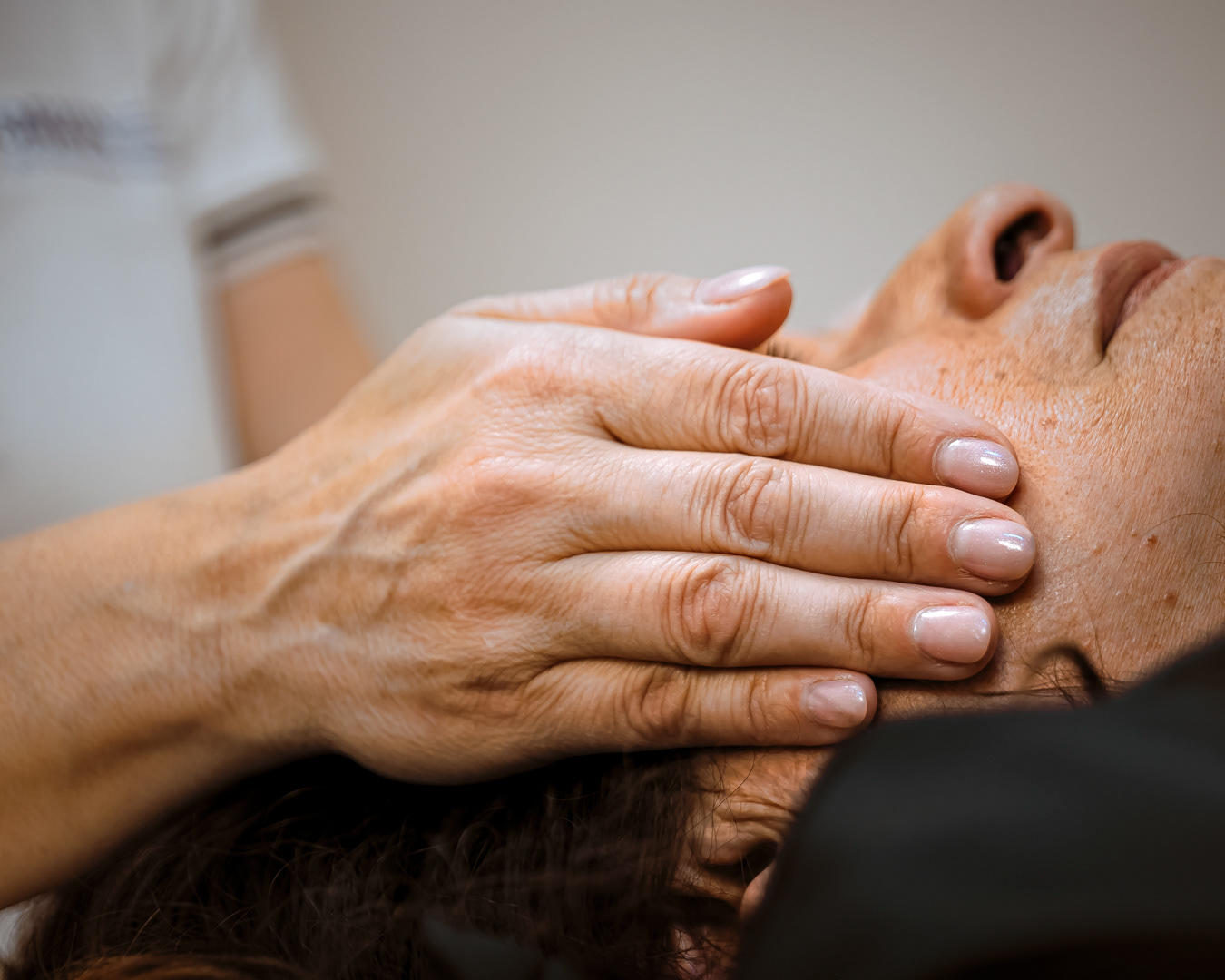 Foto per aziende e liberi professionisti - Shooting seduta di massaggio presso Orion Studio