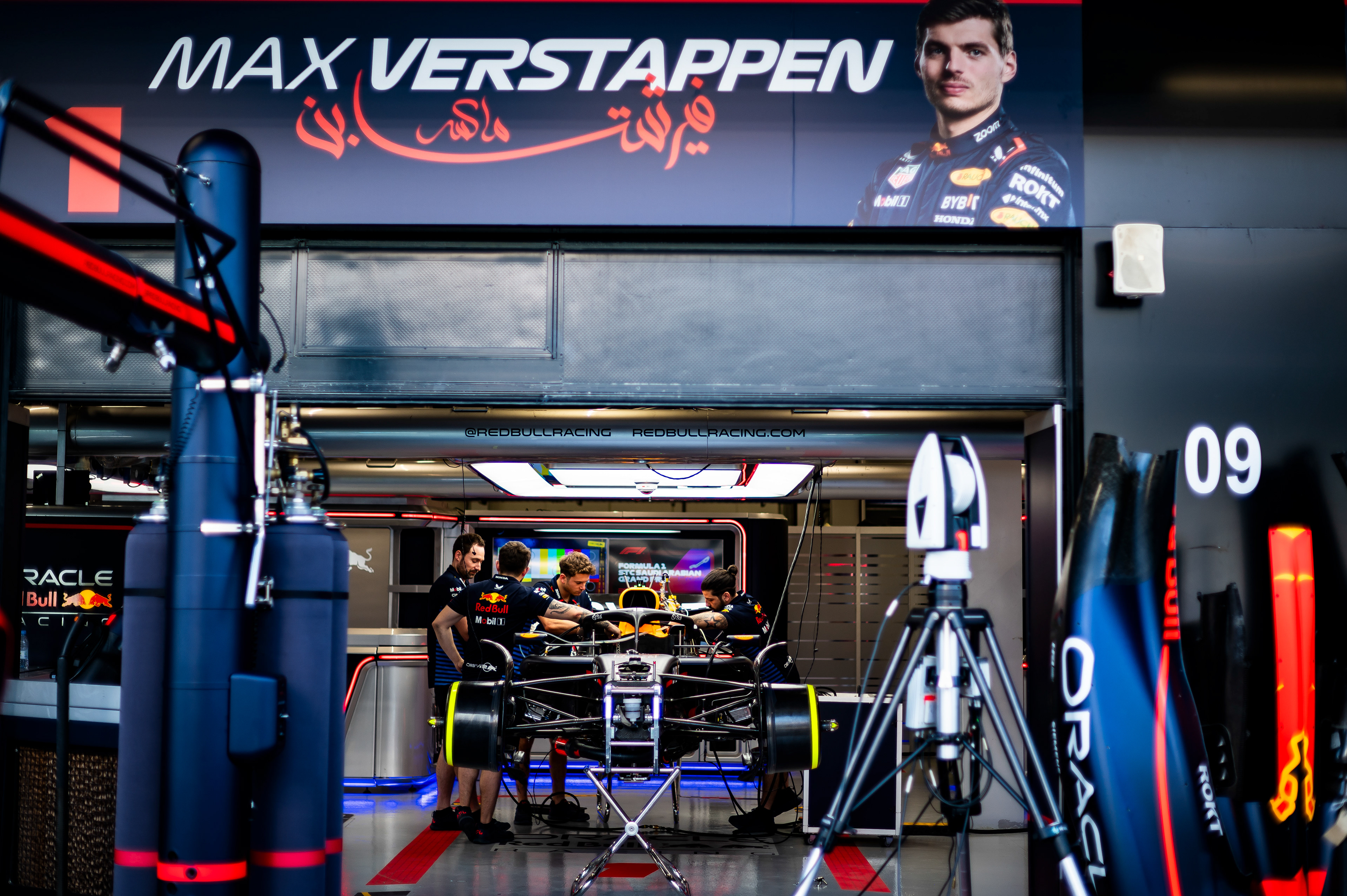 Redbull Racing Pit - Max Verstappen