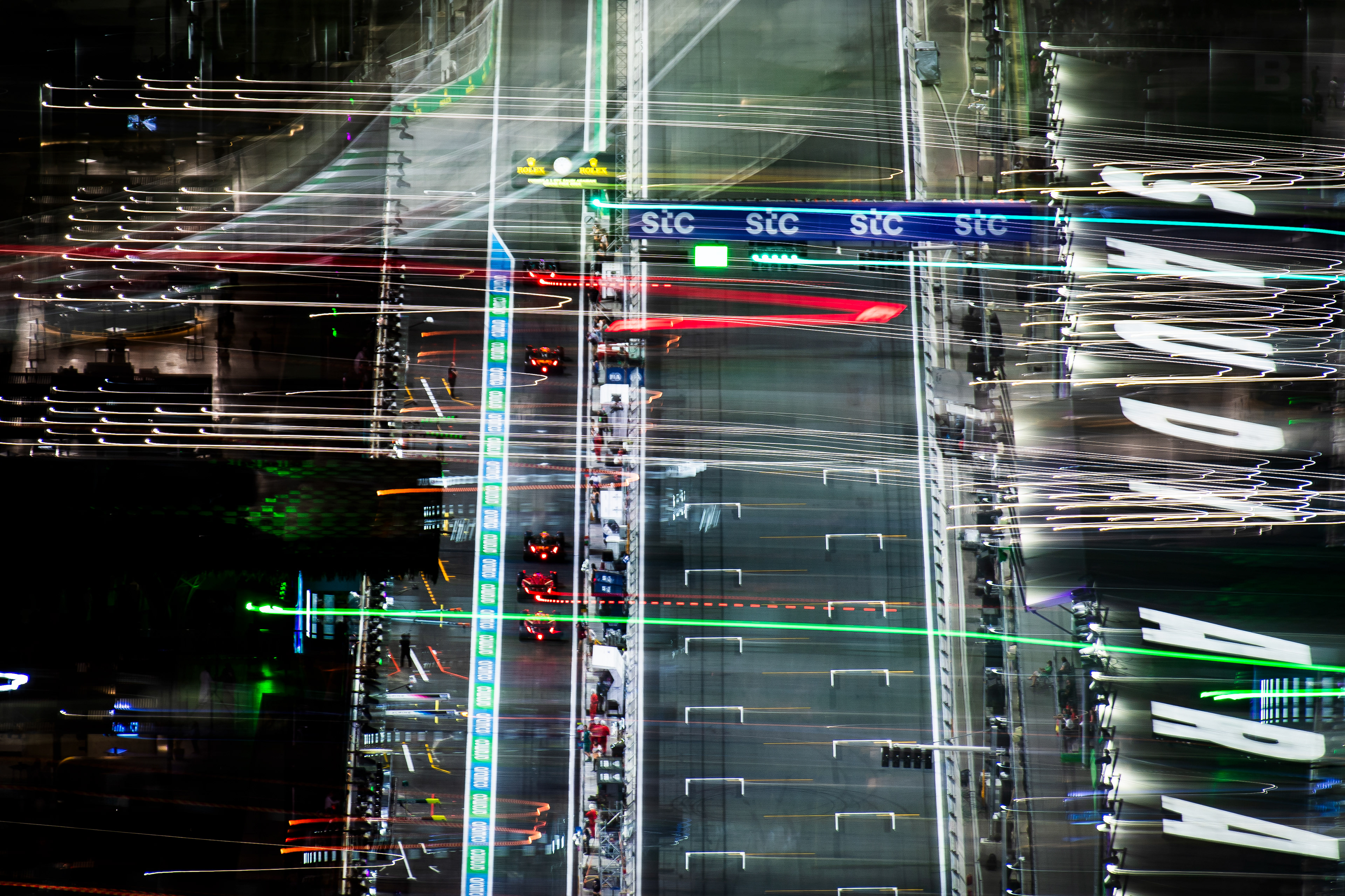 Saudi Arabian GP - Qualify Pit lane traffic