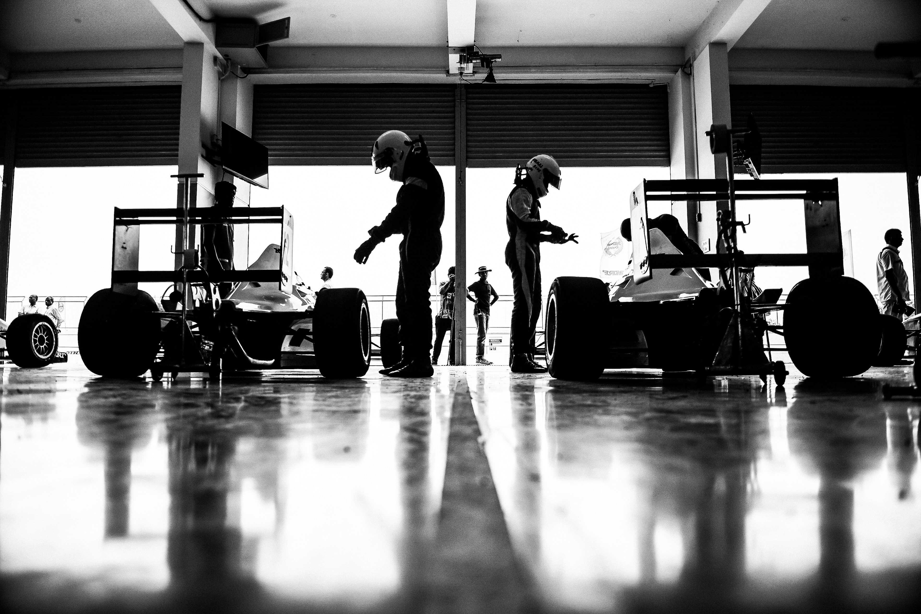 MRF F1600 - Drivers suit up