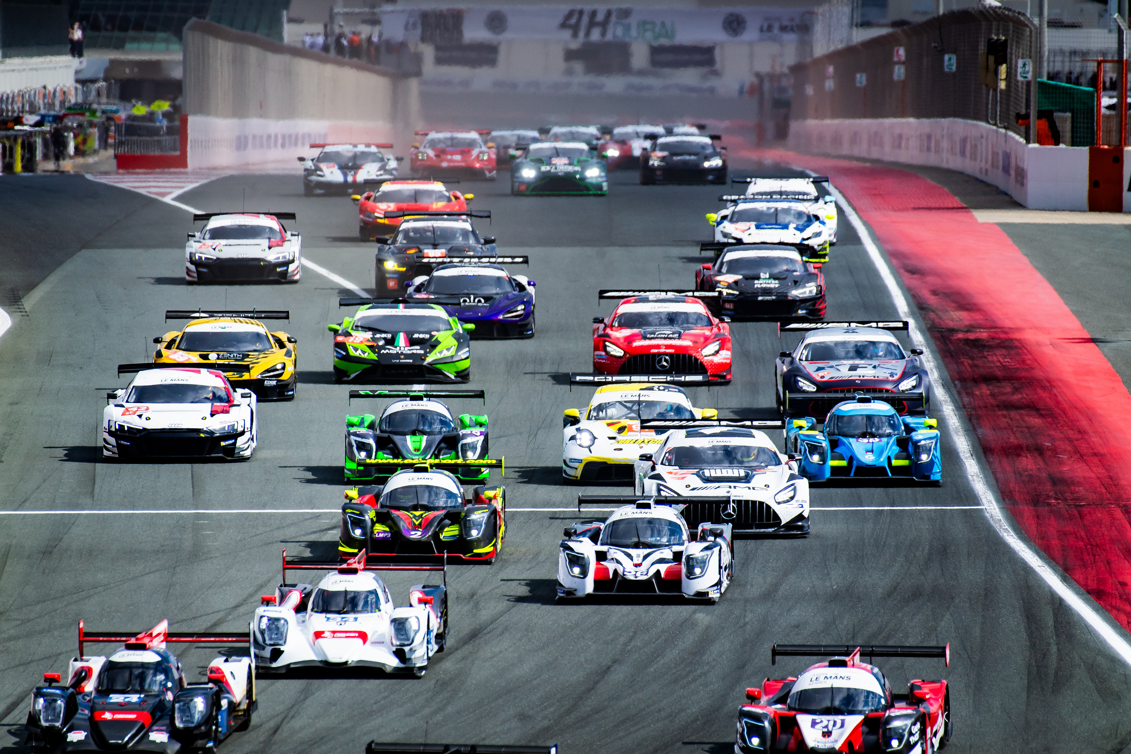 4H of Dubai - Race Start